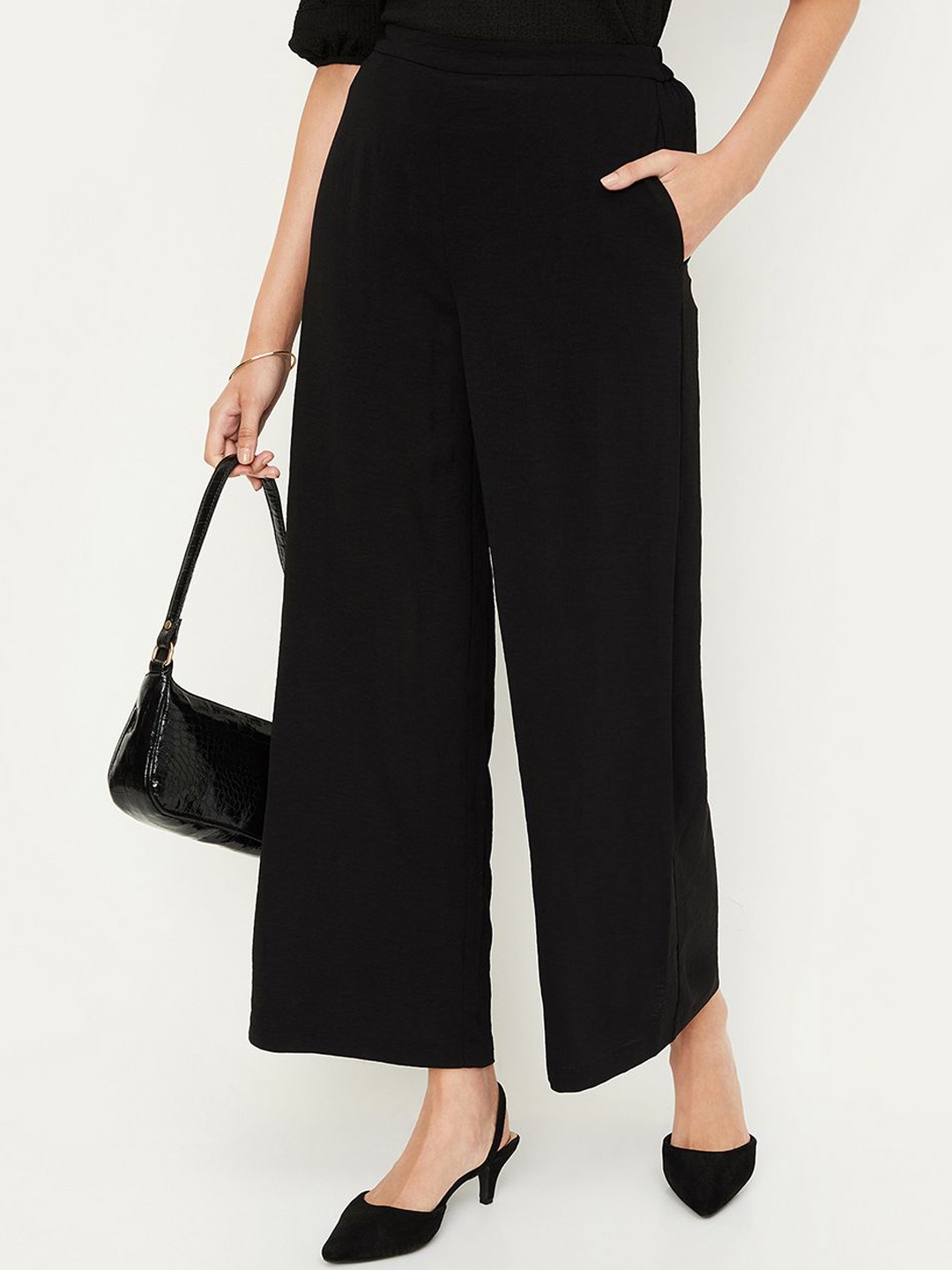 

max Women Solid Mid-Rise Parallel Trousers, Black