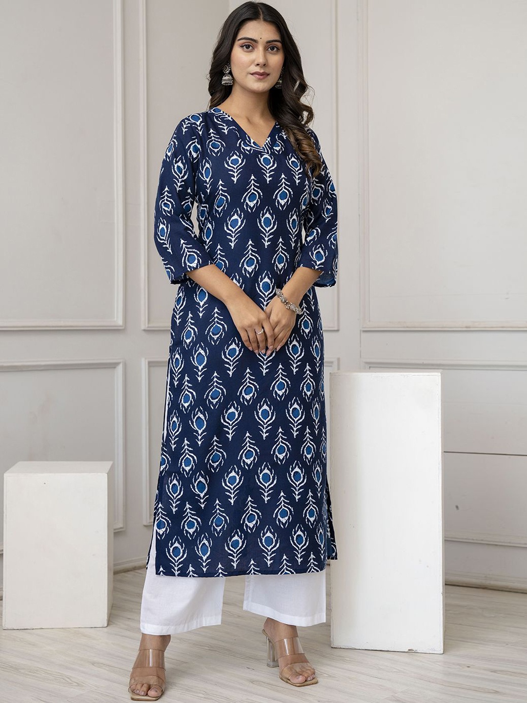 

Nayo Floral Printed V Neck Cotton Straight Kurta, Navy blue