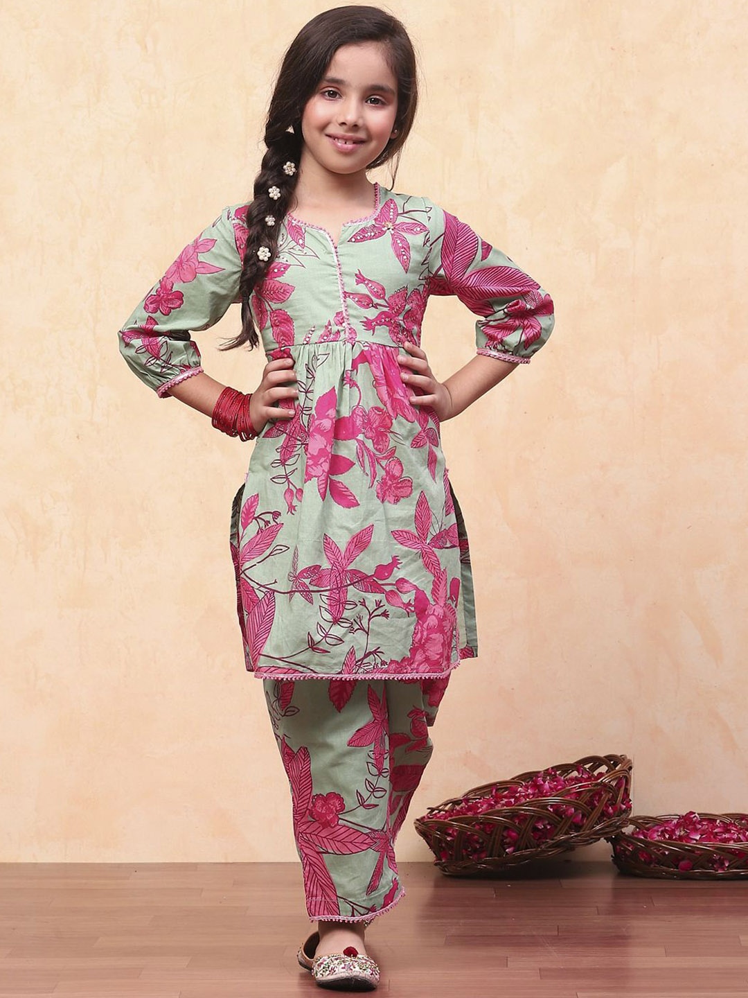 

Biba Girls Floral Printed Notch Neck Pure Cotton Straight Kurta with Palazzos & Dupatta, Green