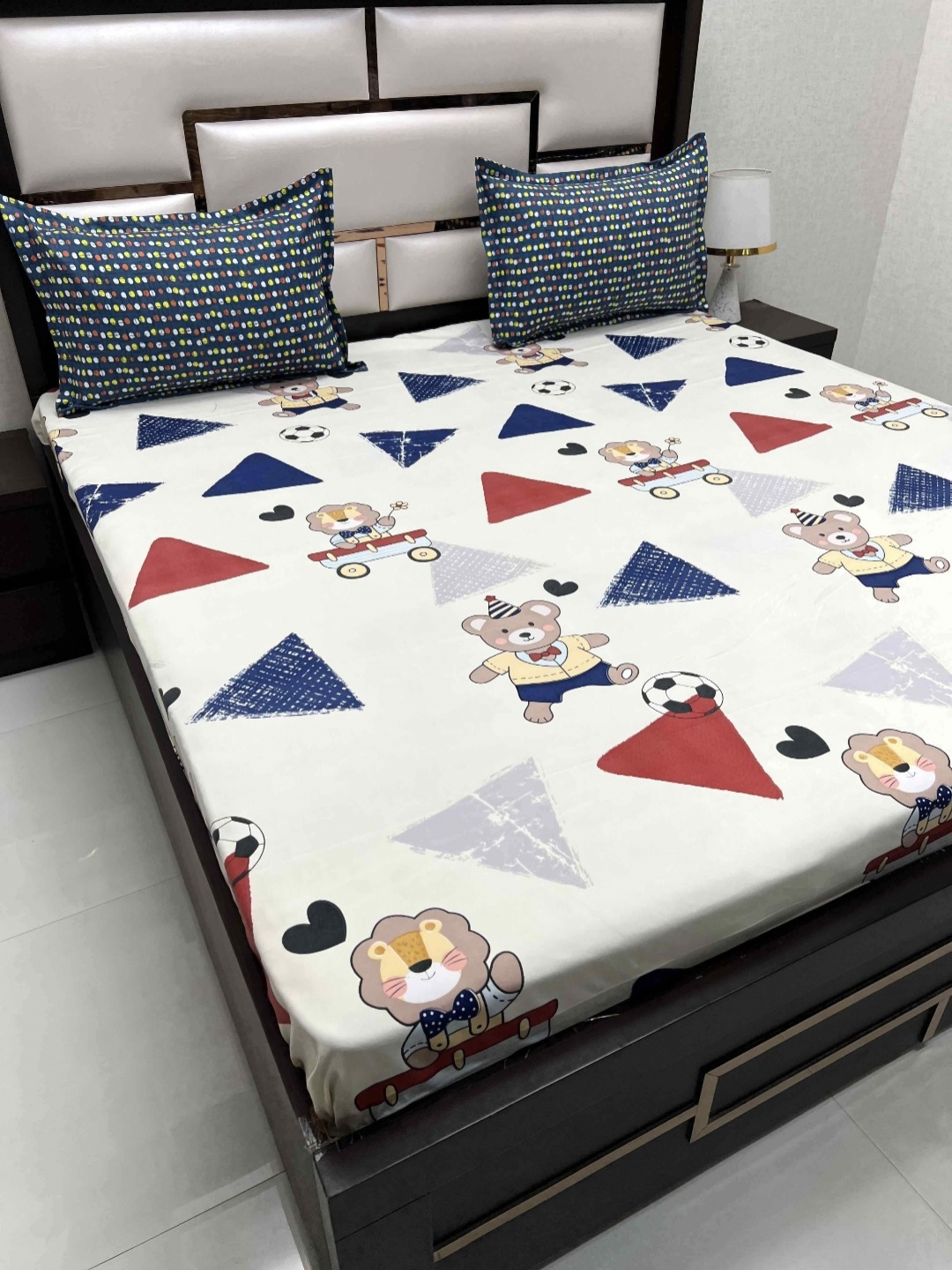 

Pure Decor King Size Double Bed Bedsheet With 2 Pillow Covers 2.74m X 2.74m, White