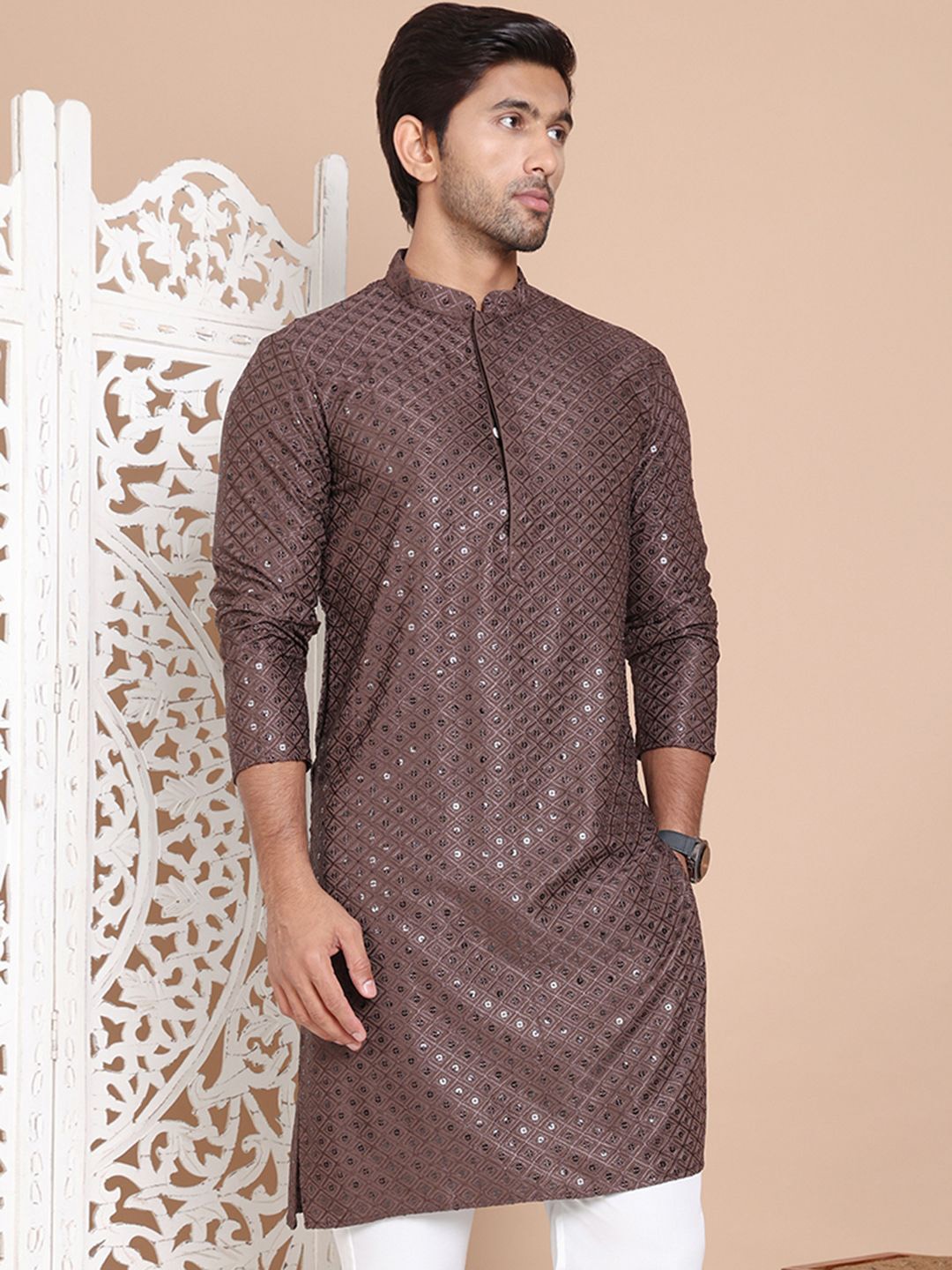 

Jompers Men Geometric Embroidered Sequinned Kurta, Coffee brown