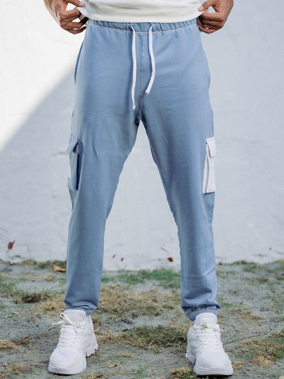 

the Misnomer Unisex Cotton Mid-Rise Joggers, Blue