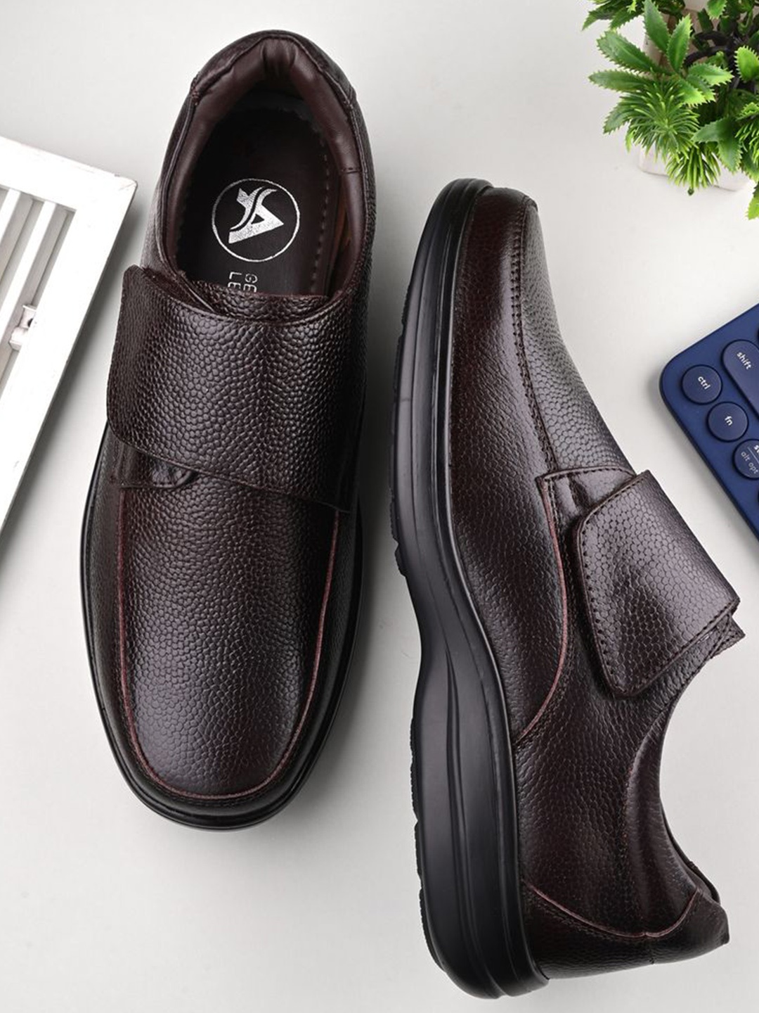 

Auserio Men Leather Formal Slip-On Shoes, Brown