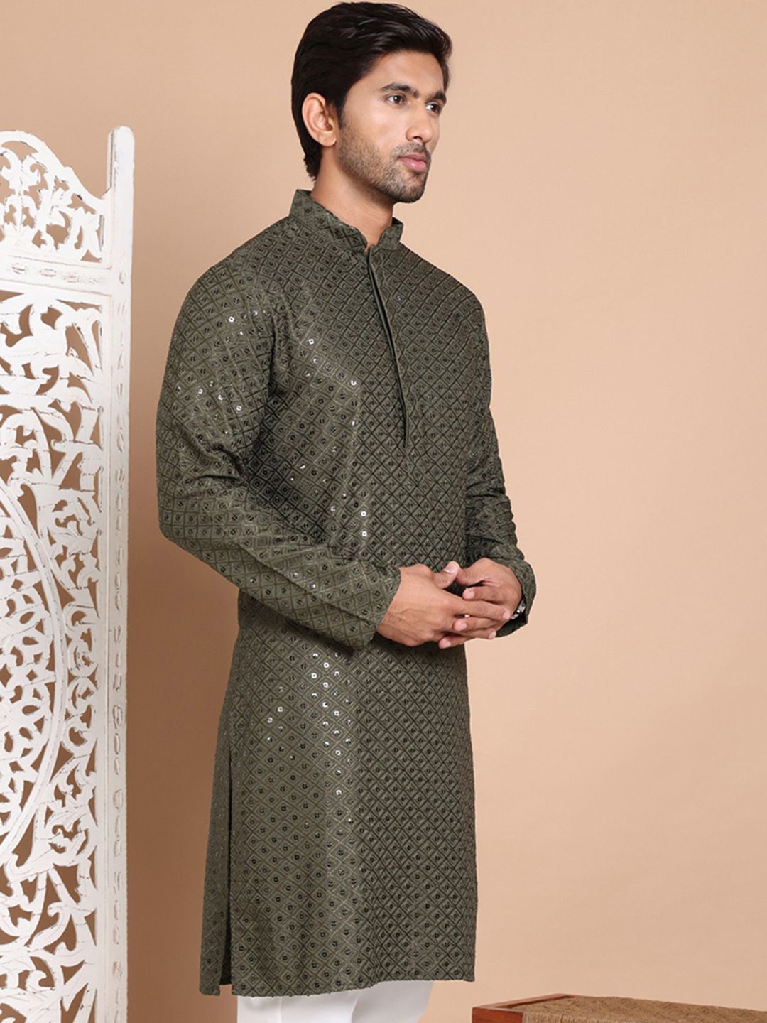 

Jompers Men Geometric Embroidered Sequinned Kurta, Green