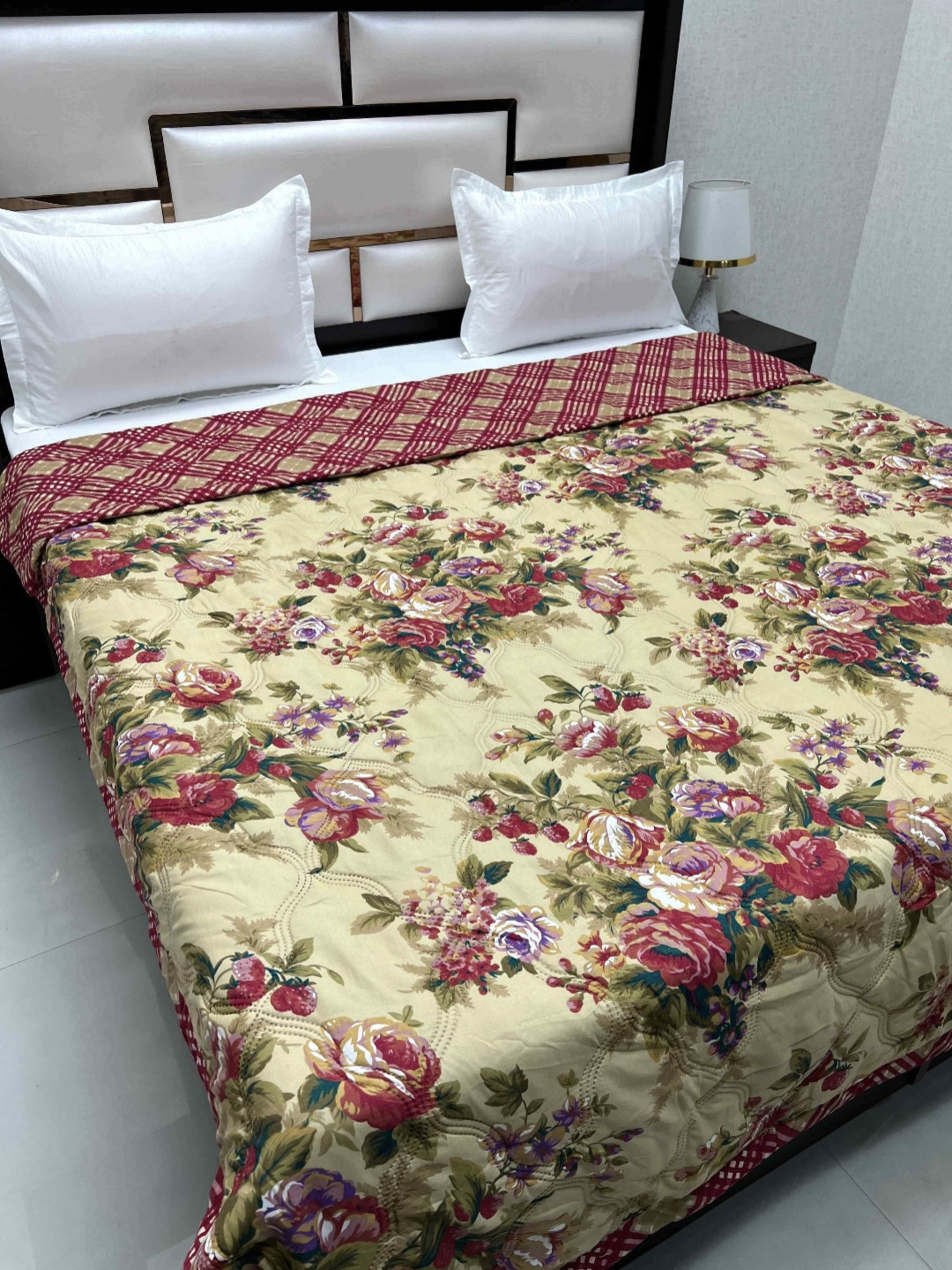 

Pure Decor Doze Red & Green Floral 200 GSM AC Room Reversible King Double Bed Comforter