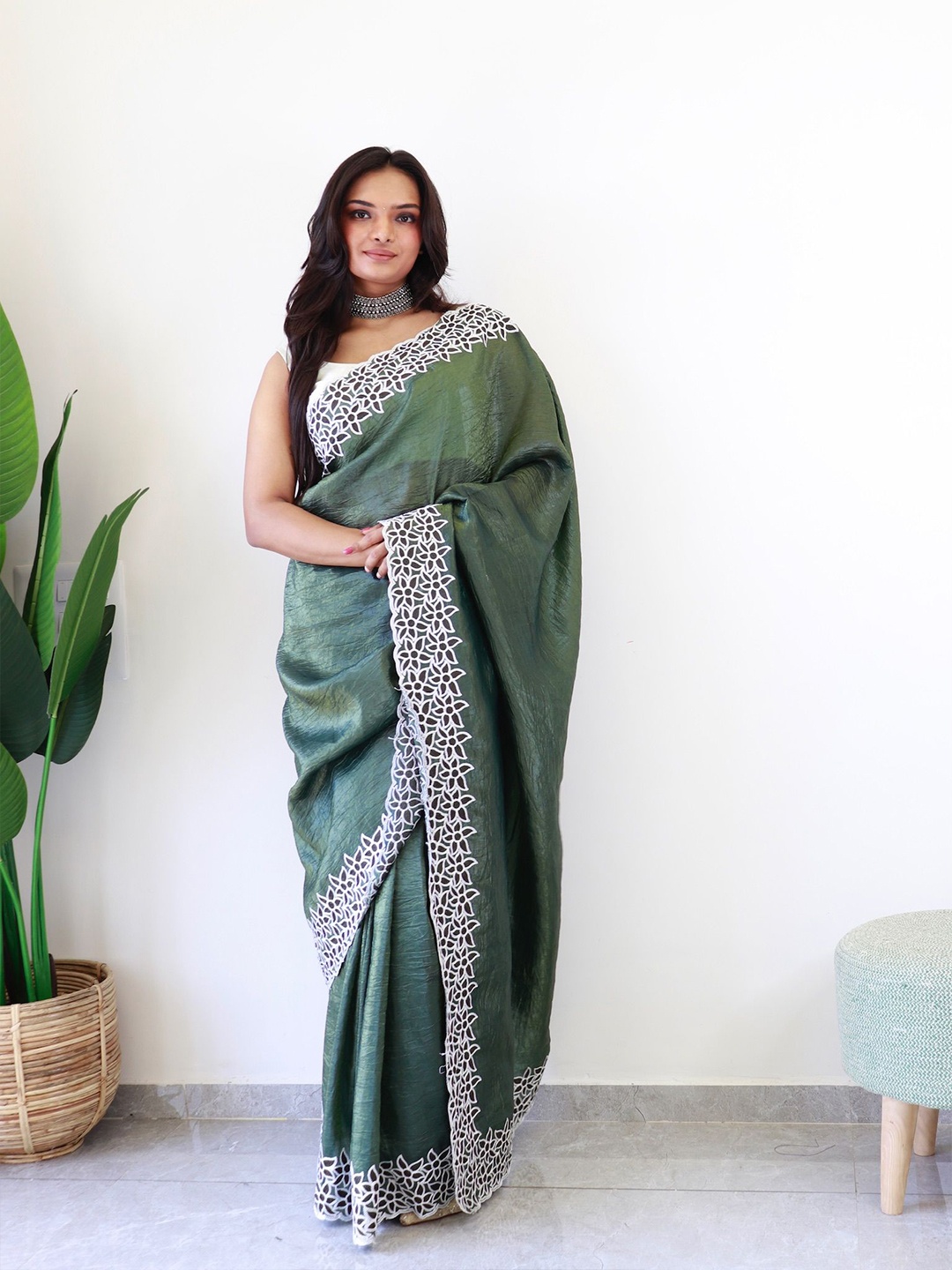 

Kandora Embroidered Tissue Saree, Green