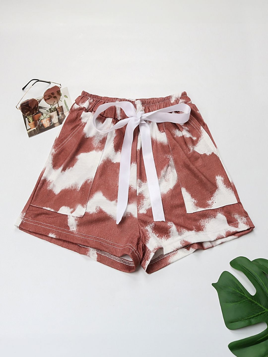 

KPOP Women Printed Slim Fit High-Rise Shorts, Brown