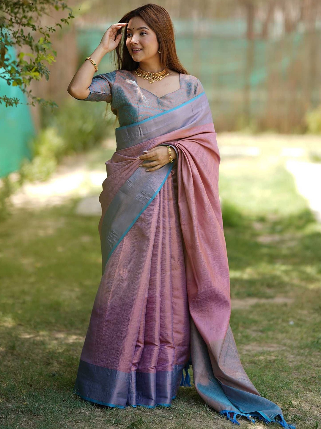 

Kandora Woven Design Zari Pure Silk Kanjeevaram Saree, Pink