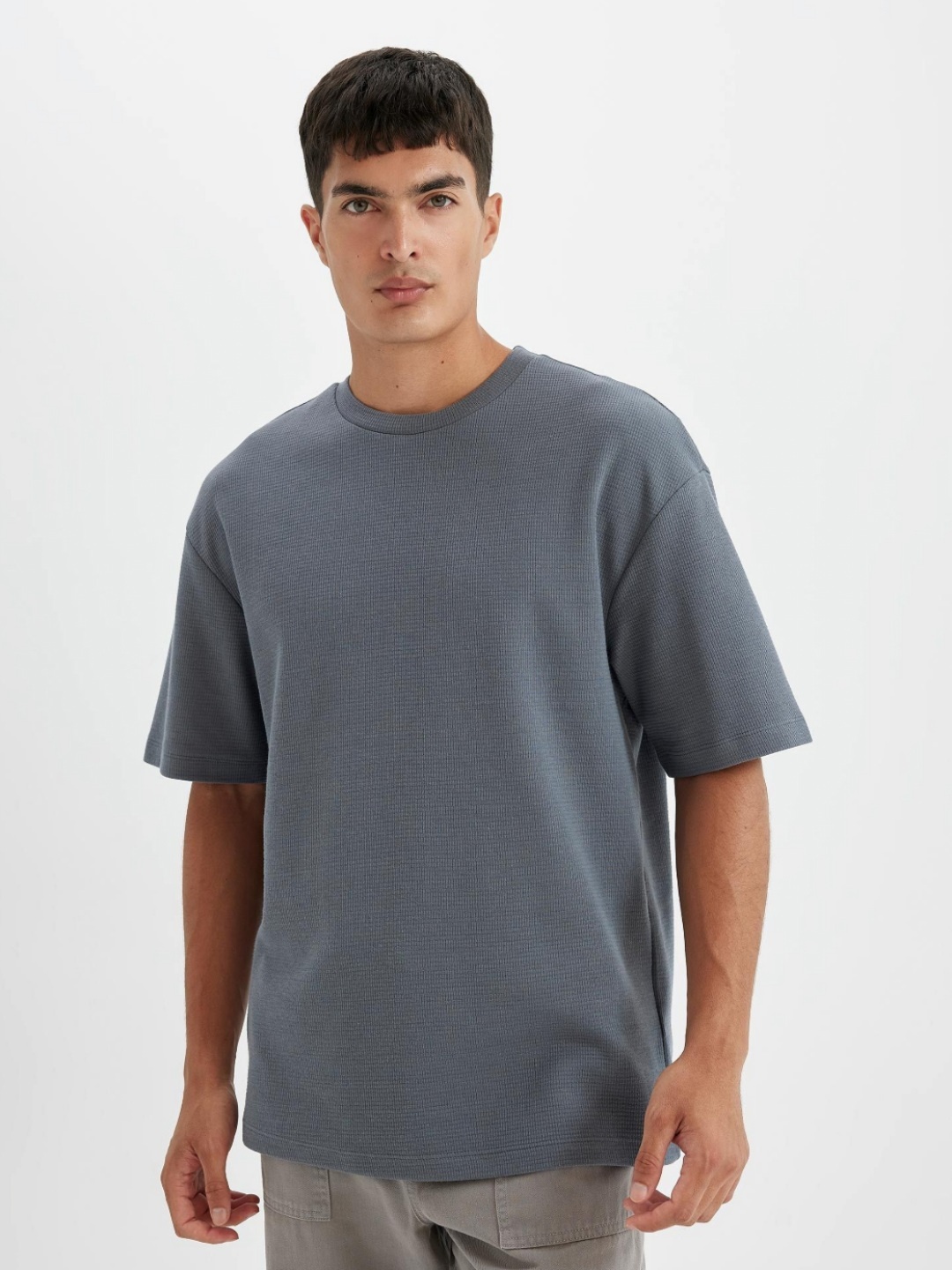 

DeFacto Men Cotton Round Neck Raw Edge T-shirt, Grey
