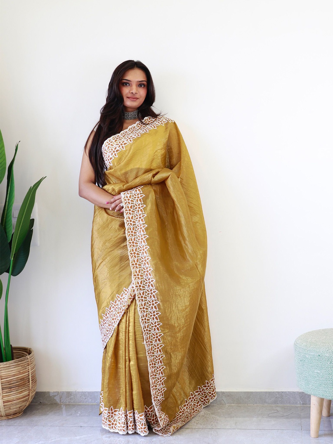 

Kandora Embroidered Tissue Heavy Work Saree, Yellow