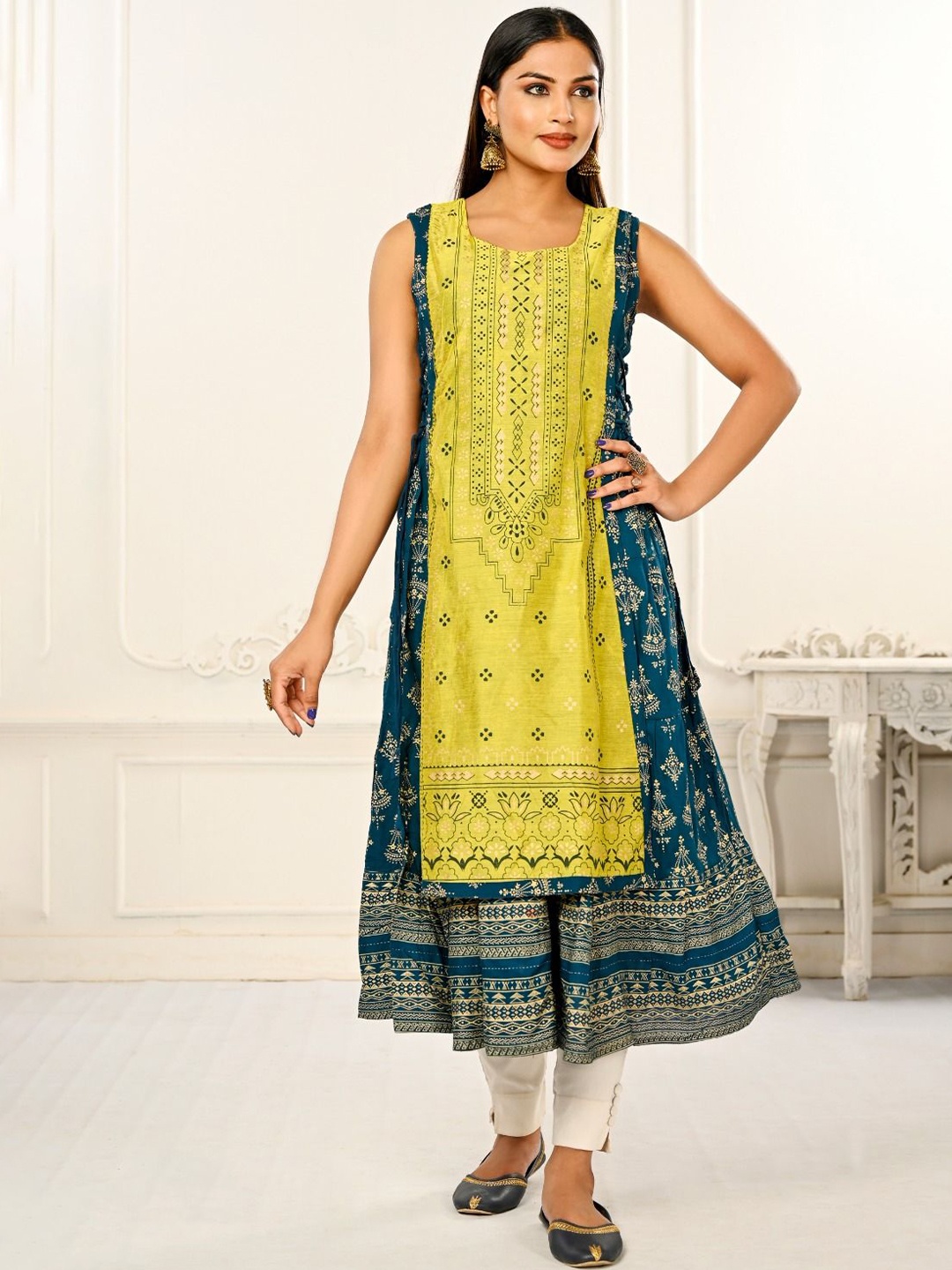 

JIVORA Printed Flared Kurta, Green