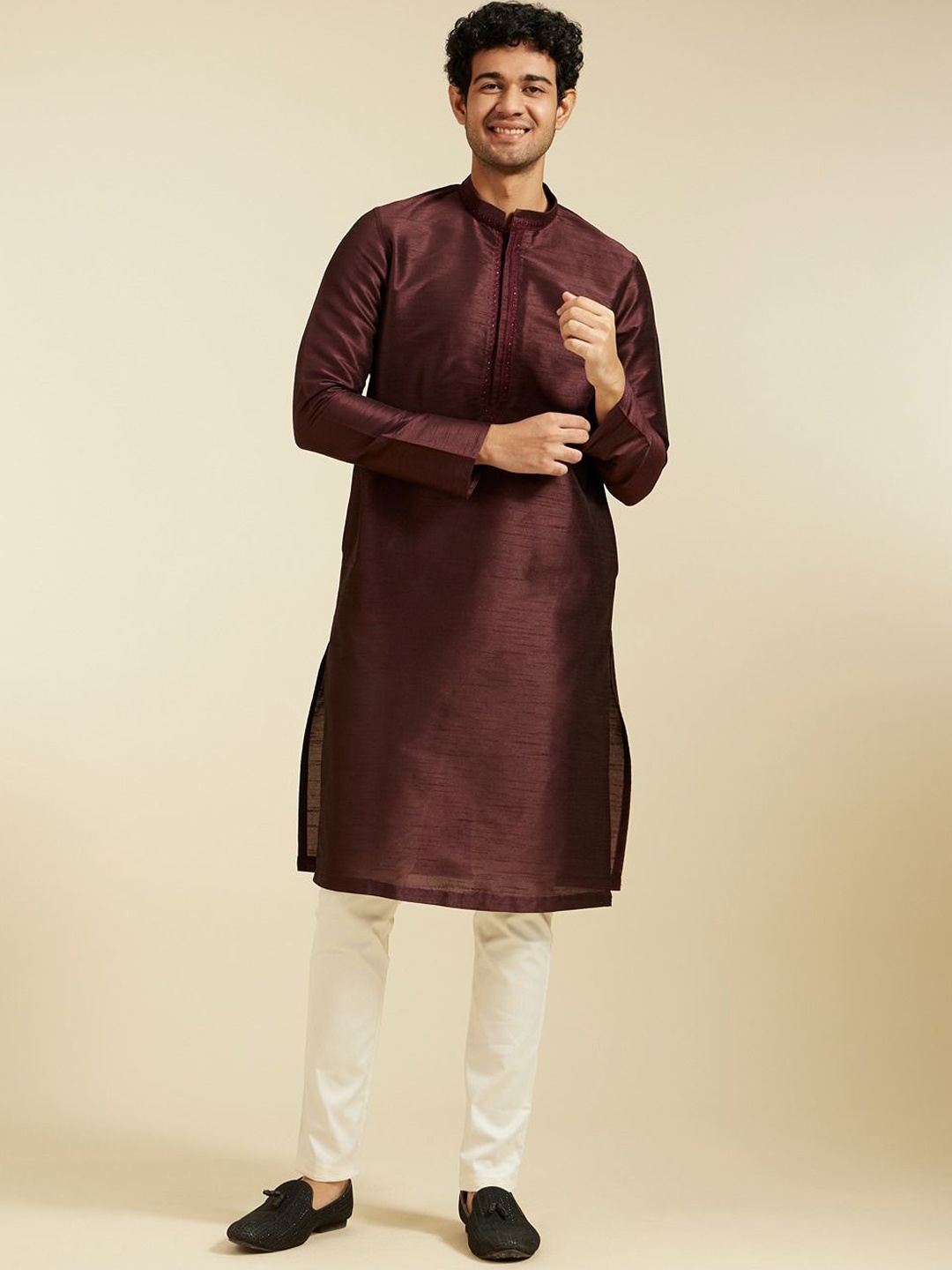 

Diwas by Manyavar Mandarin Collar Thread Work Straight Kurta, Burgundy