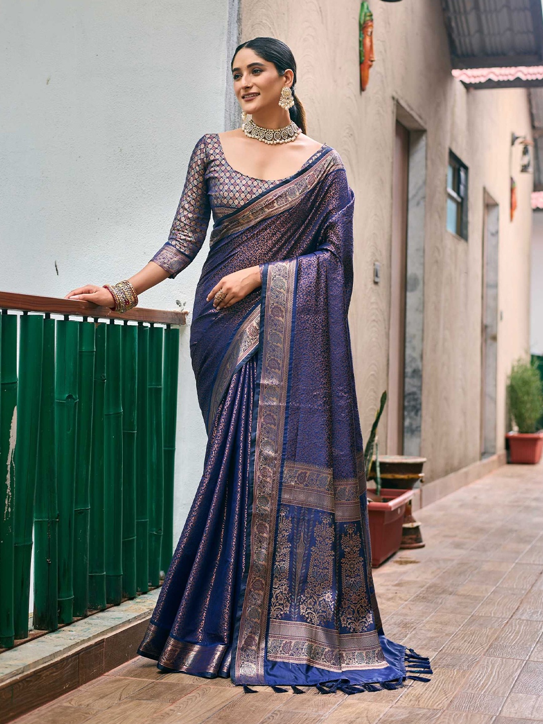 

Kandora Woven Design Zari Pure Silk Kanjeevaram Saree, Navy blue