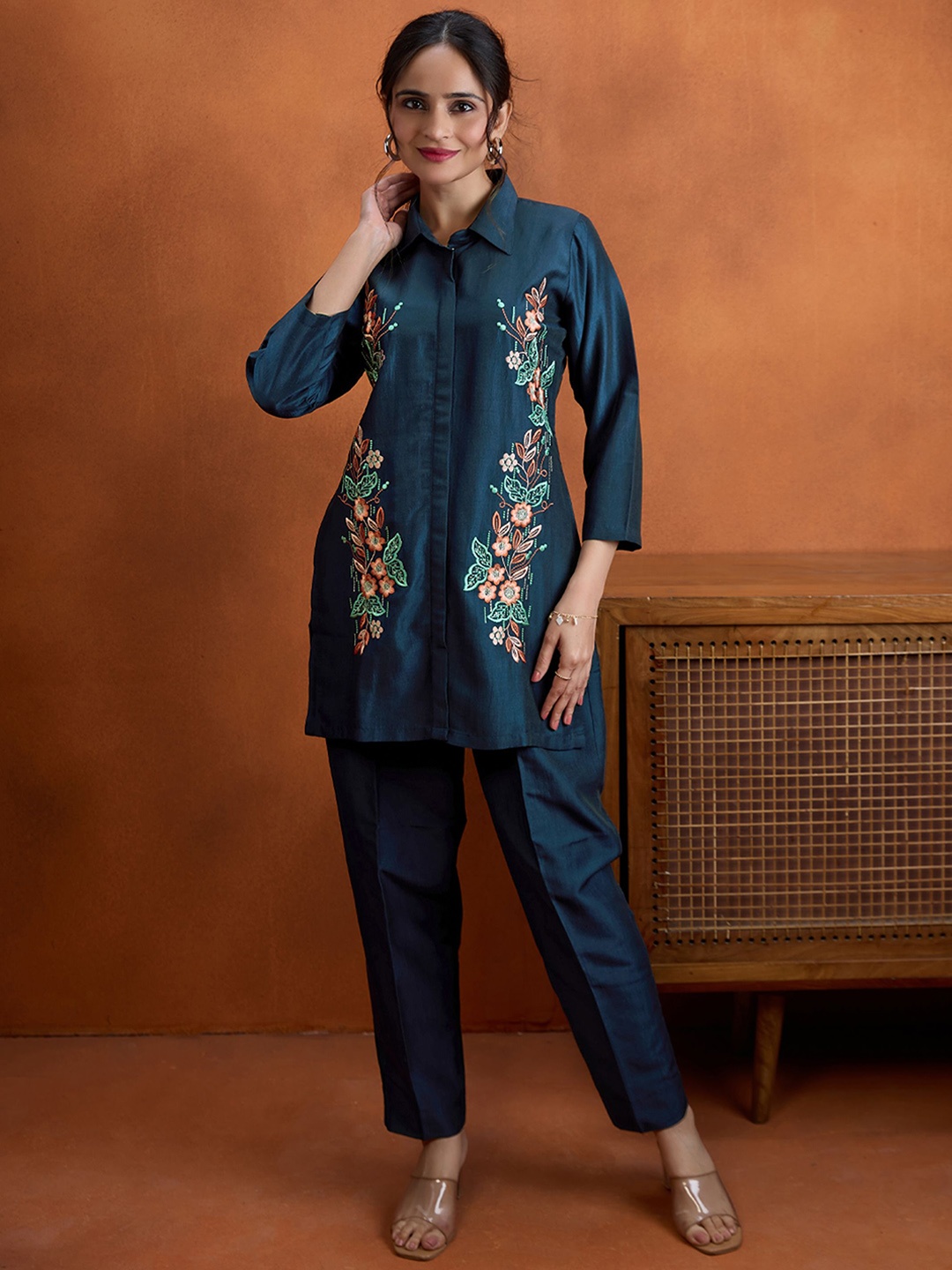 

WOMEN PLUS Floral Embroidered Shirt Collar Tunic With Trousers, Blue