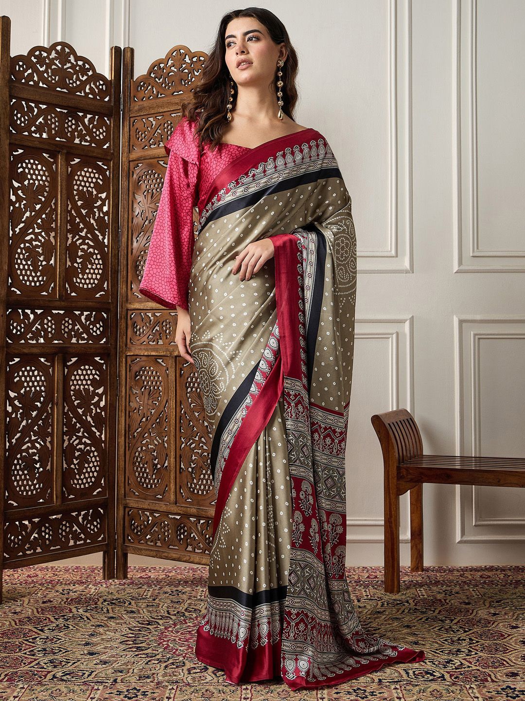 

Sangria Printed Saree With Blouse Piece, Olive