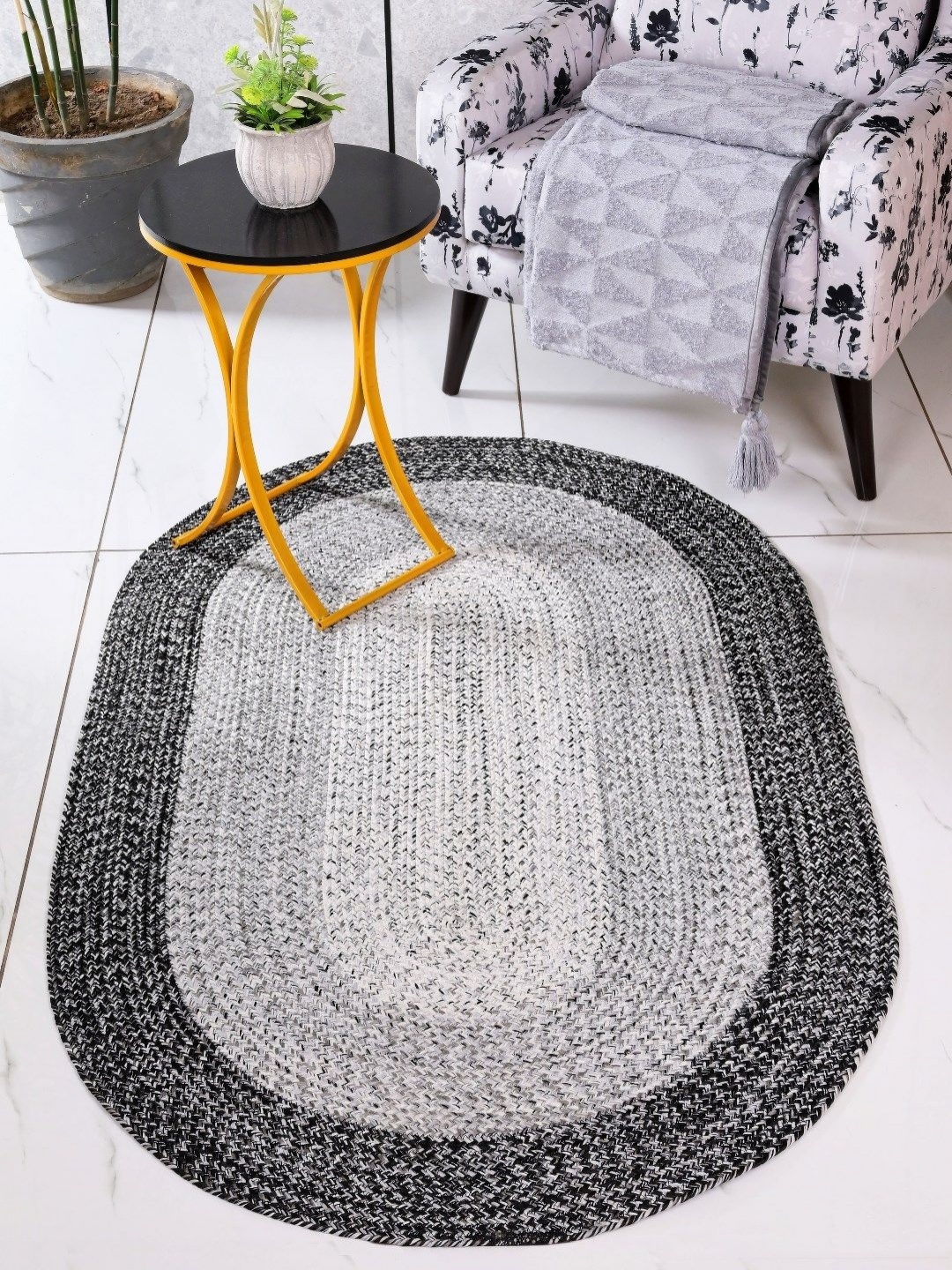 

Saral Home Grey & Black Geometric Anti-Skid Carpet