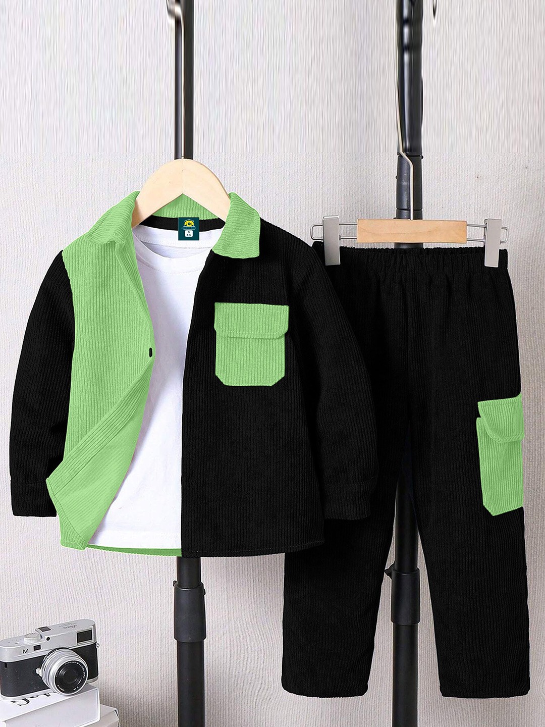 

Emblica Unisex Kids Colourblocked T-shirt and Shirt with Trousers, Green