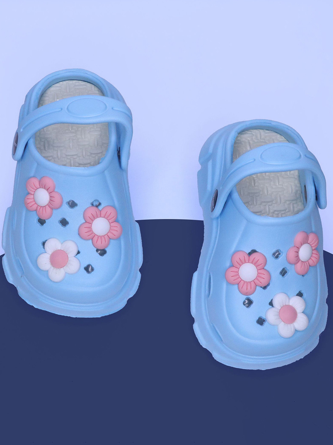 

FEETWELL SHOES Girls Croslite Clogs, Blue