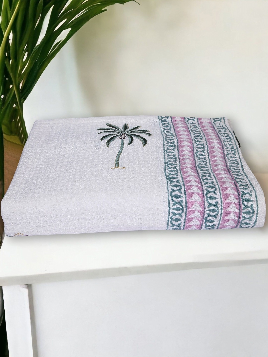 

Texstylers Pink & White Tropical Printed Pure Cotton 300 GSM Bath Towel