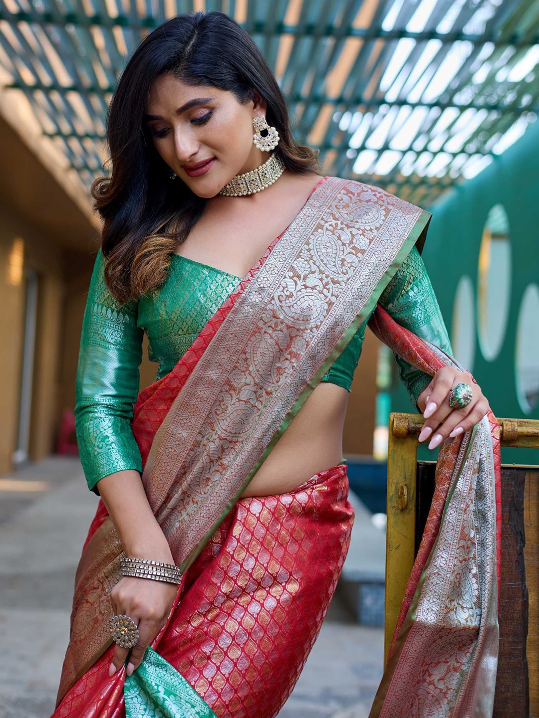 

Kandora Woven Design Zari Pure Silk Banarasi Saree, Red