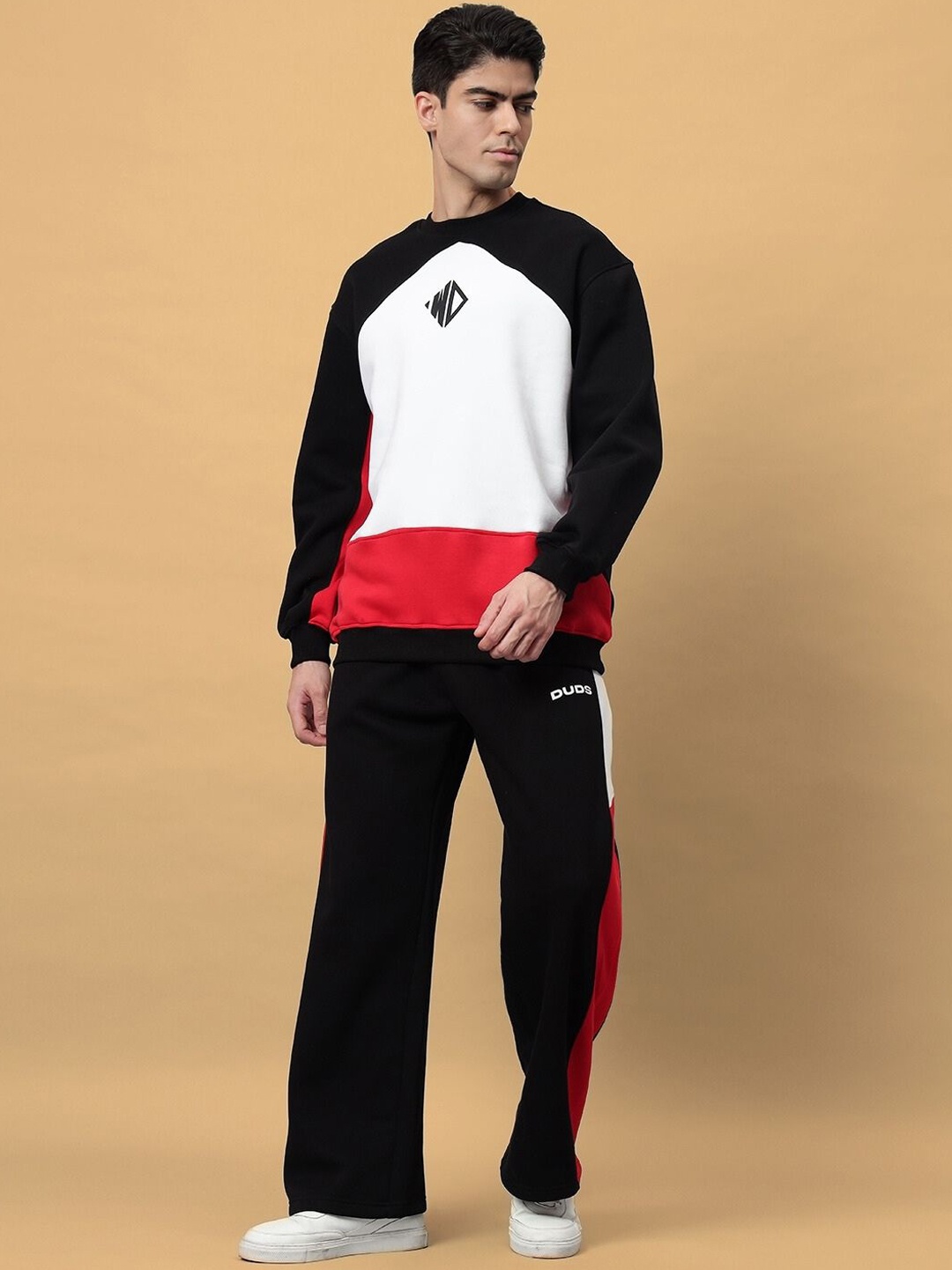 

WEARDUDS Colorblocked Round Neck Sweatshirt With Trousers, Black