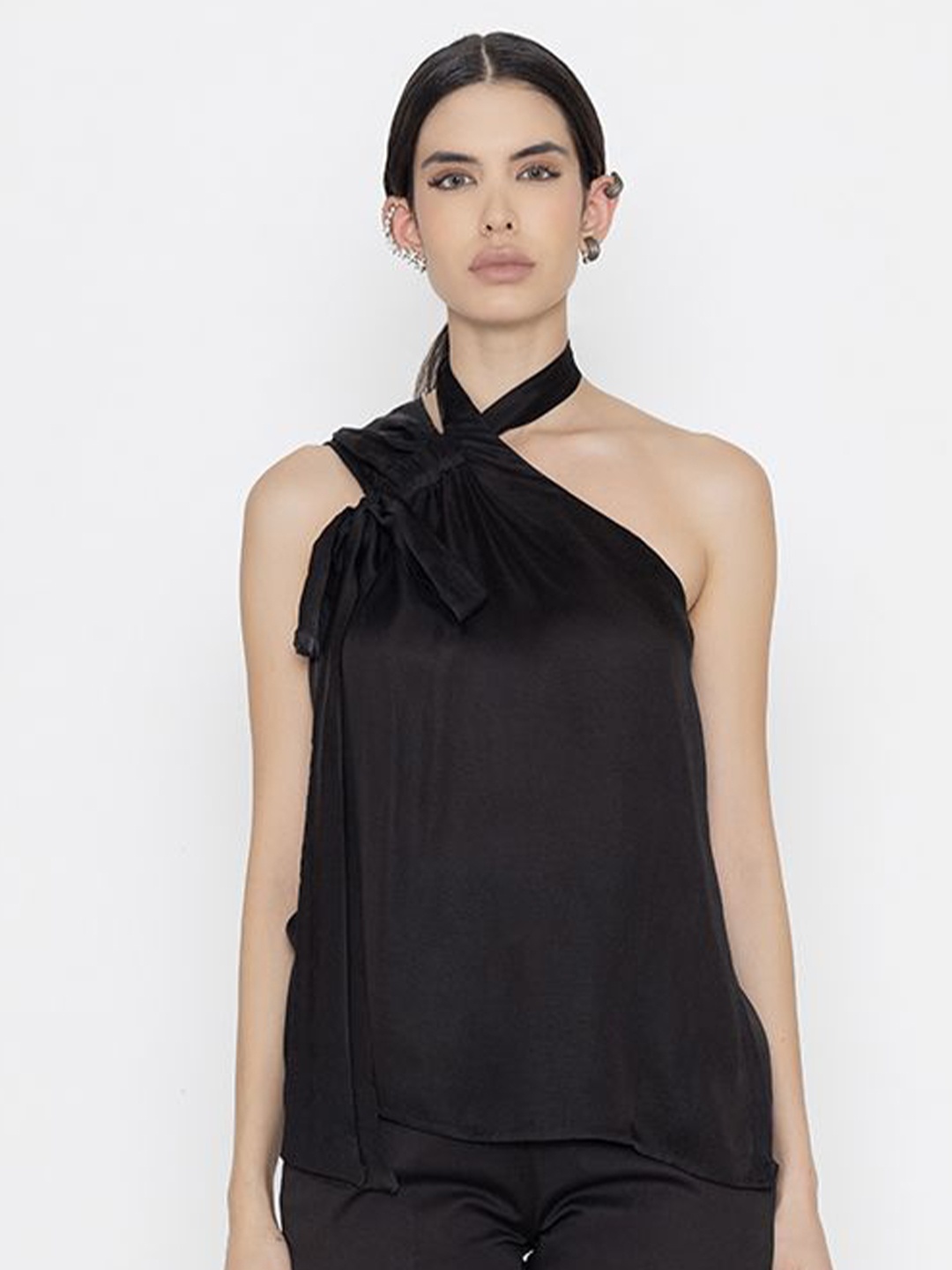 

Contemponari Choker Neck High-Low Top, Black