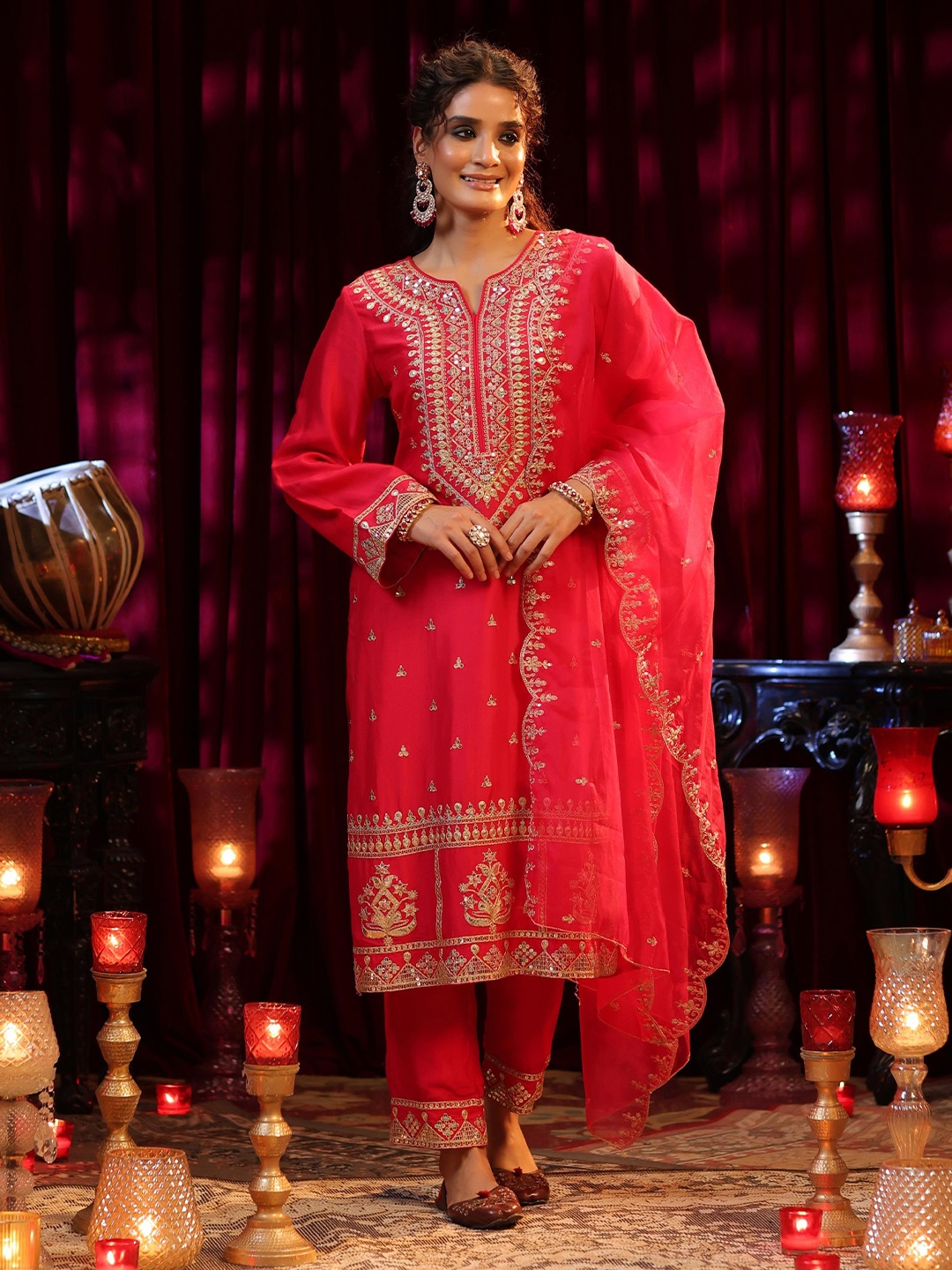 

SCAKHI Ethnic Motifs Embroidered Sequinned Dupion Silk Kurta with Trousers & Dupatta, Fuchsia
