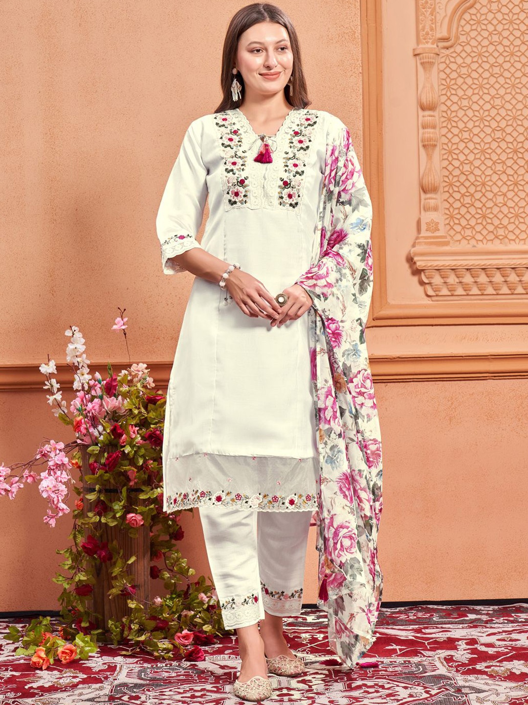 

GOROLY Women Floral Embroidered Sequinned Kurta & Trousers With Dupatta, Off white