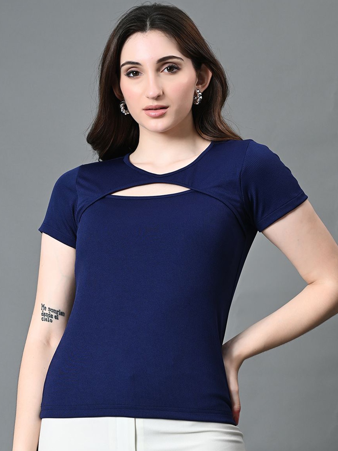 

The Roadster Lifestyle Co Ribbed Cut-out Round Neck Short Sleeves Top, Navy blue