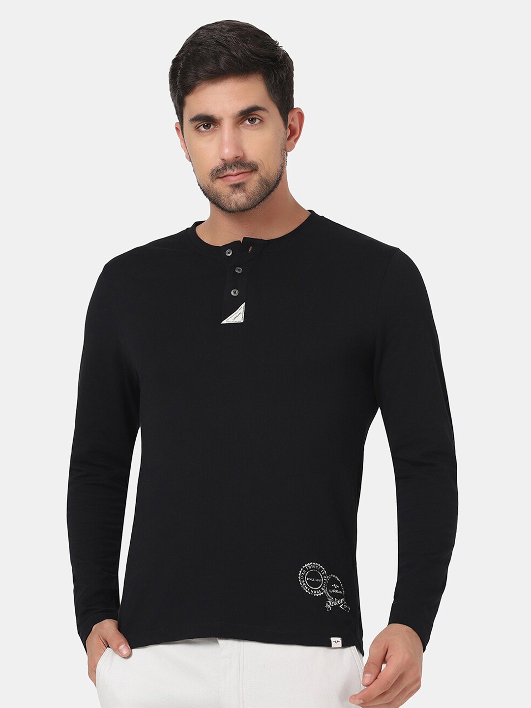 

Blackberrys Men Black Henley Neck Slim Fit T-shirt