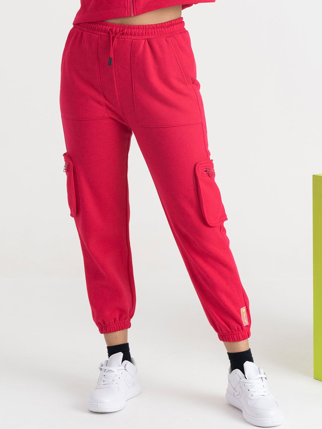

Hunnit Women Mid Rise Relaxed Fit Joggers with Pockets, Pink