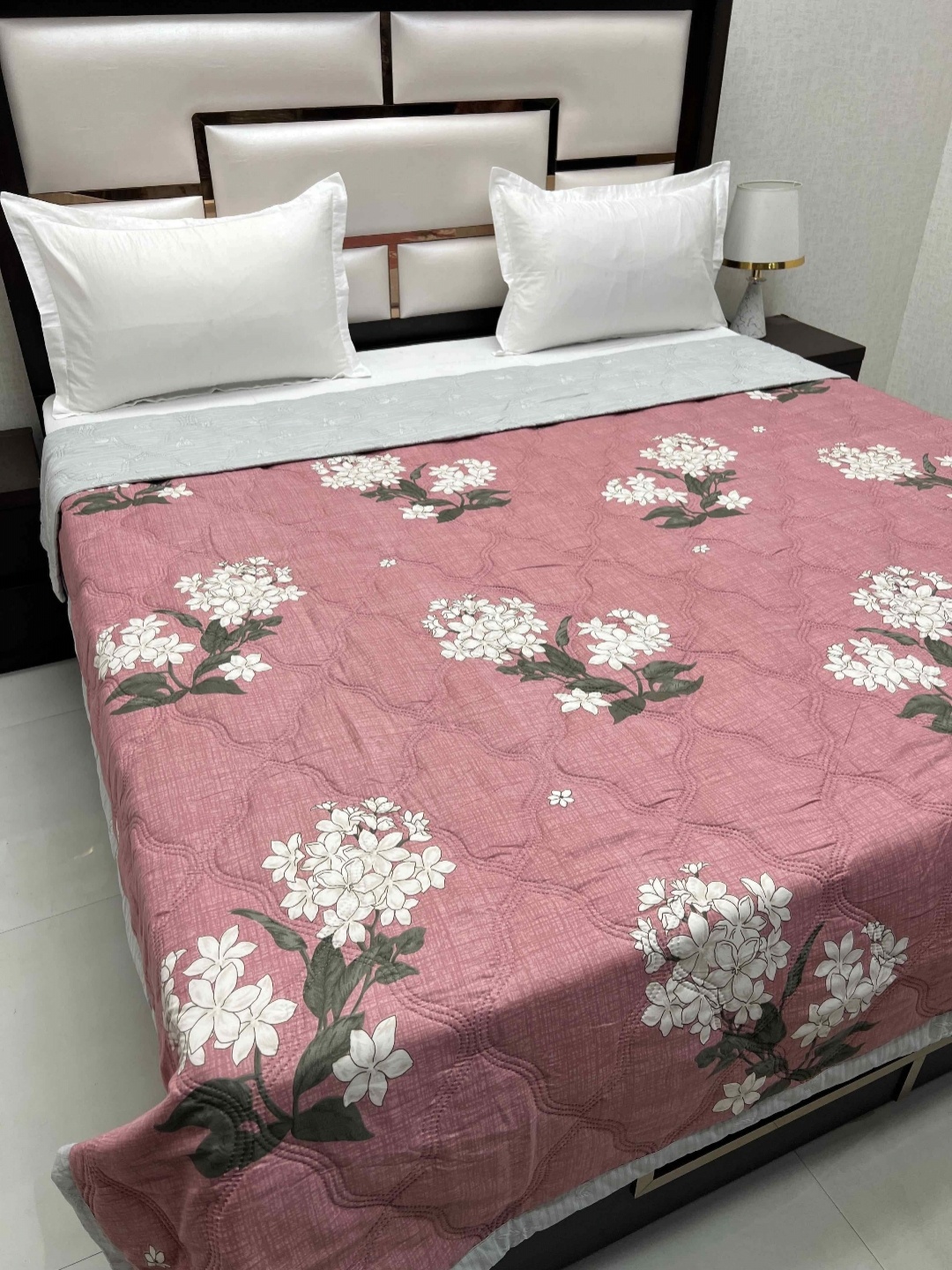 

Pure Decor Doze Maroon & White Floral AC Room 300 GSM Reversible Double Bed Comforter