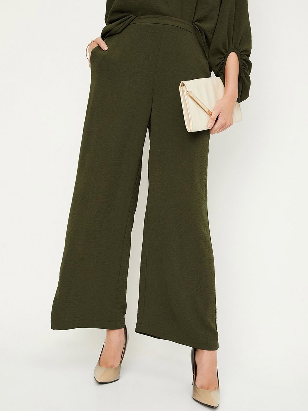 

max Women Solid Mid-Rise Trousers, Green