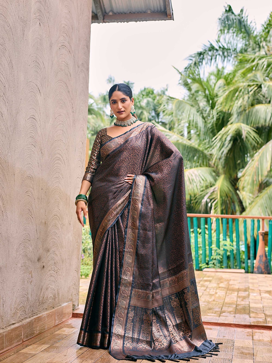 

Kandora Woven Design Zari Pure Silk Kanjeevaram Saree, Black