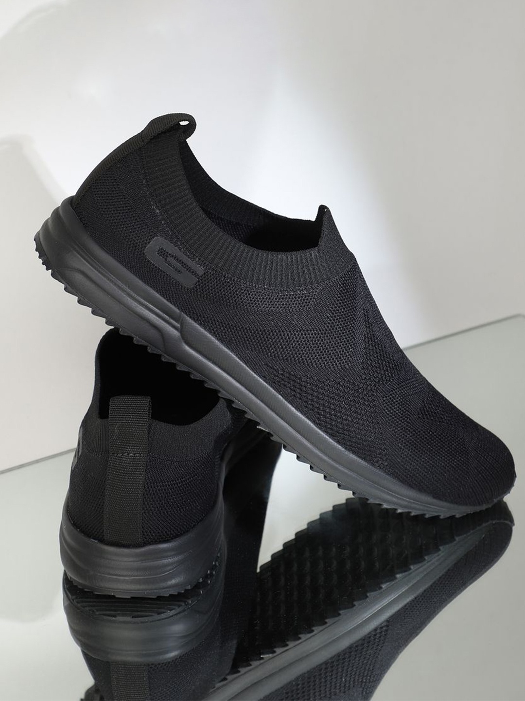 

Goldstar Men Mesh Running Non-Marking Shoes, Black