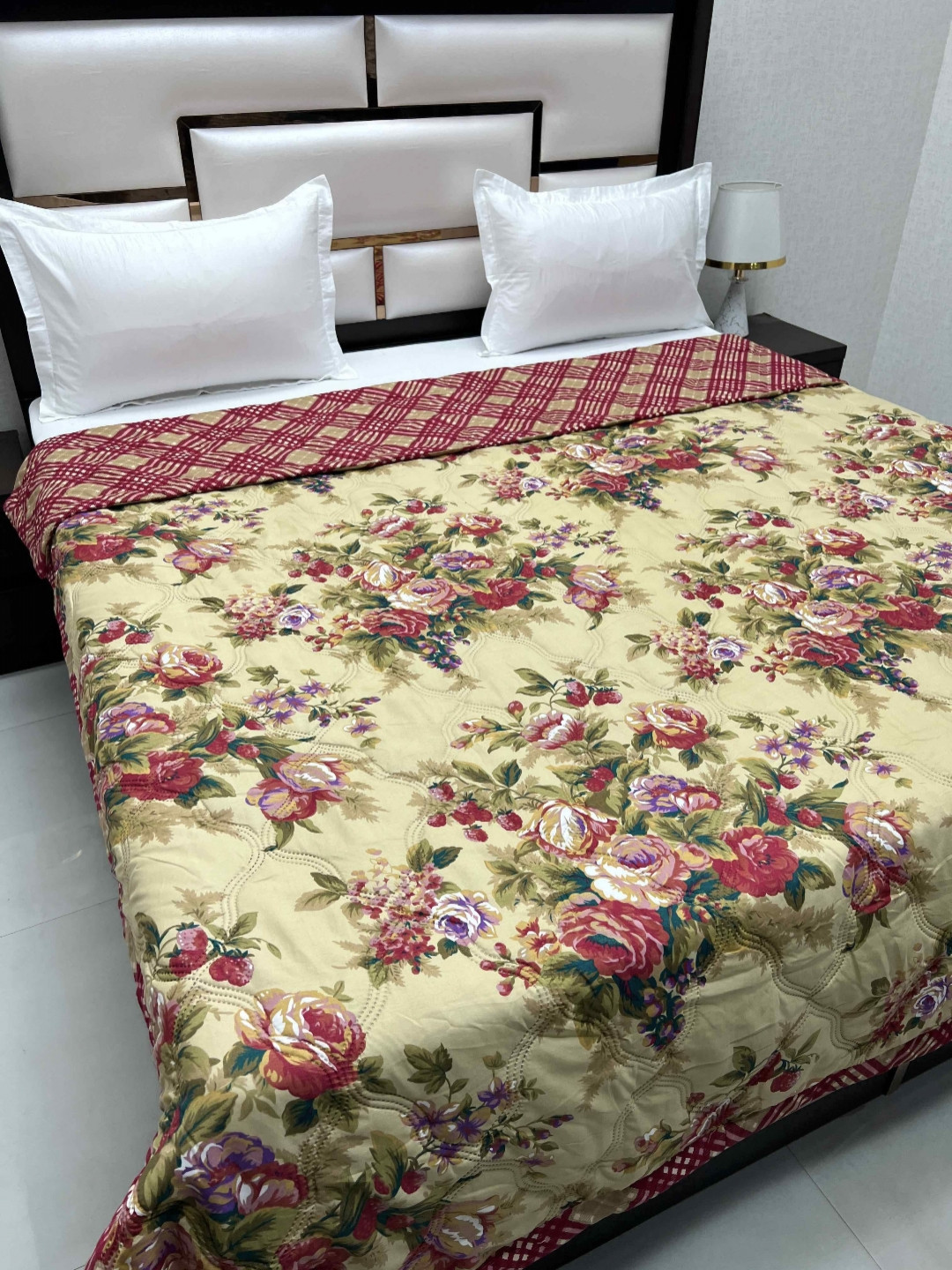 

Pure Decor Doze Red & Green Floral AC Room 300 GSM Reversible King Double Bed Comforter