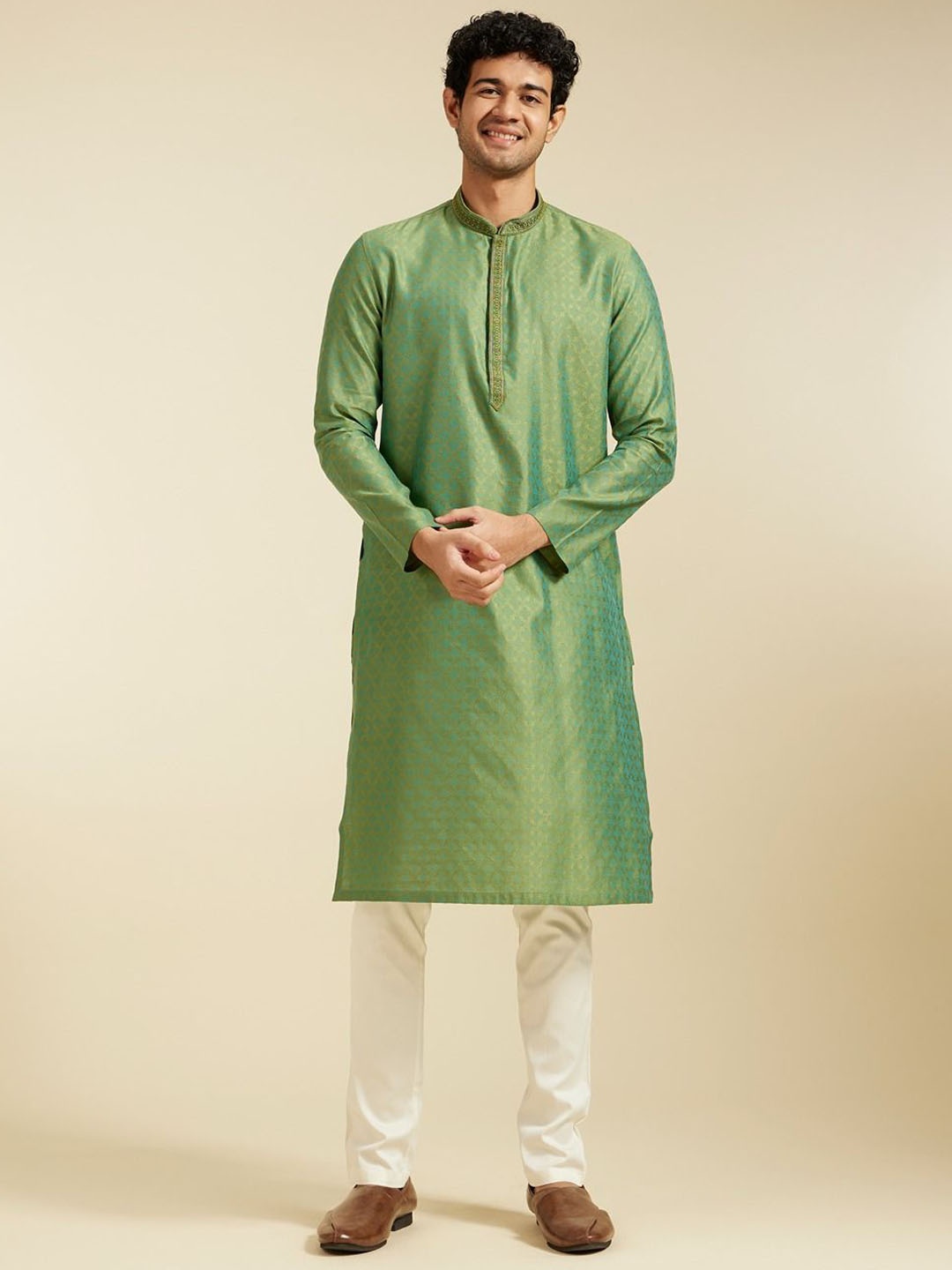 

Diwas by Manyavar Ethnic Motifs Self Design Mandarin Collar Jacquard Straight Kurta, Green