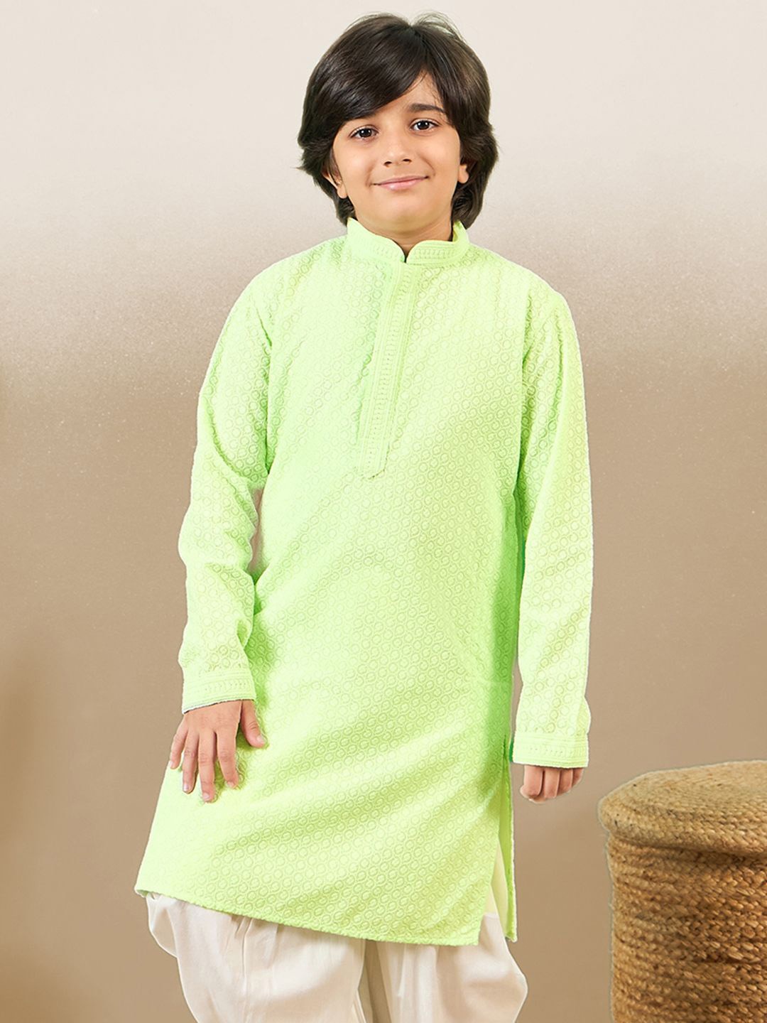 

Here&Now X Sanwara Boys Chikankari Embroidered mandarin Collar Pure Cotton Kurta, Green