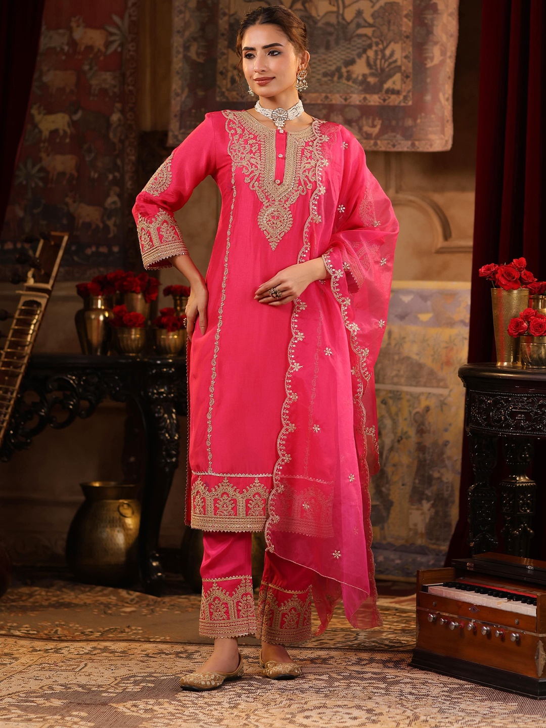 

SCAKHI Floral Embroidered Regular Sequinned Dupion Silk Kurta with Trousers & Dupatta, Fuchsia