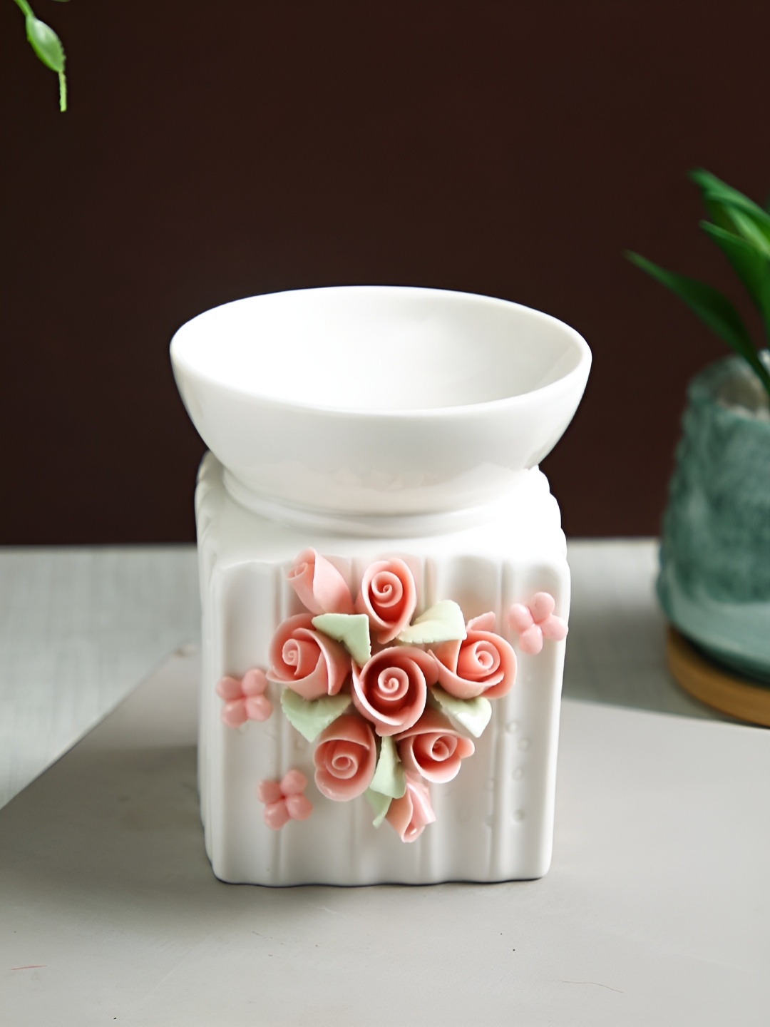 

TAYHAA White & Pink Floral Textured Ceramic Candle Holder