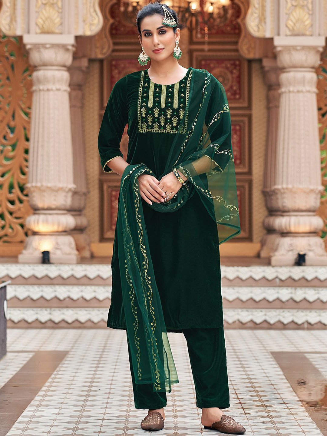 

KALINI Ethnic Motifs Embroidered Sequinned Velvet Kurta with Trousers & Dupatta, Green