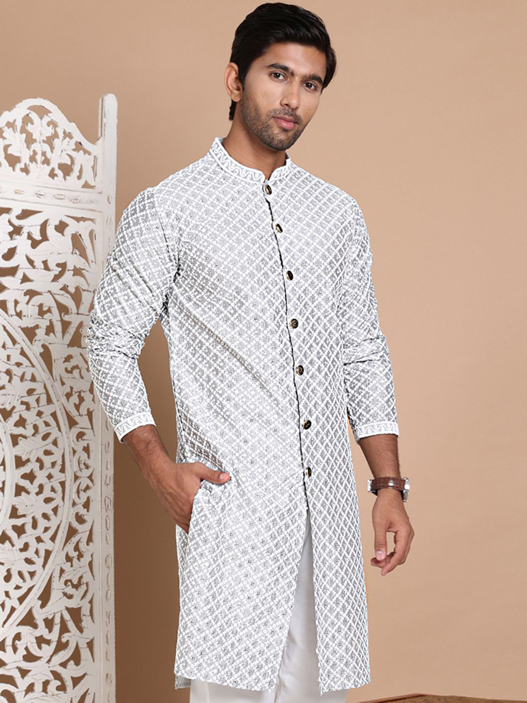 

Jompers Men Geometric Embroidered Sequinned Kurta, Grey