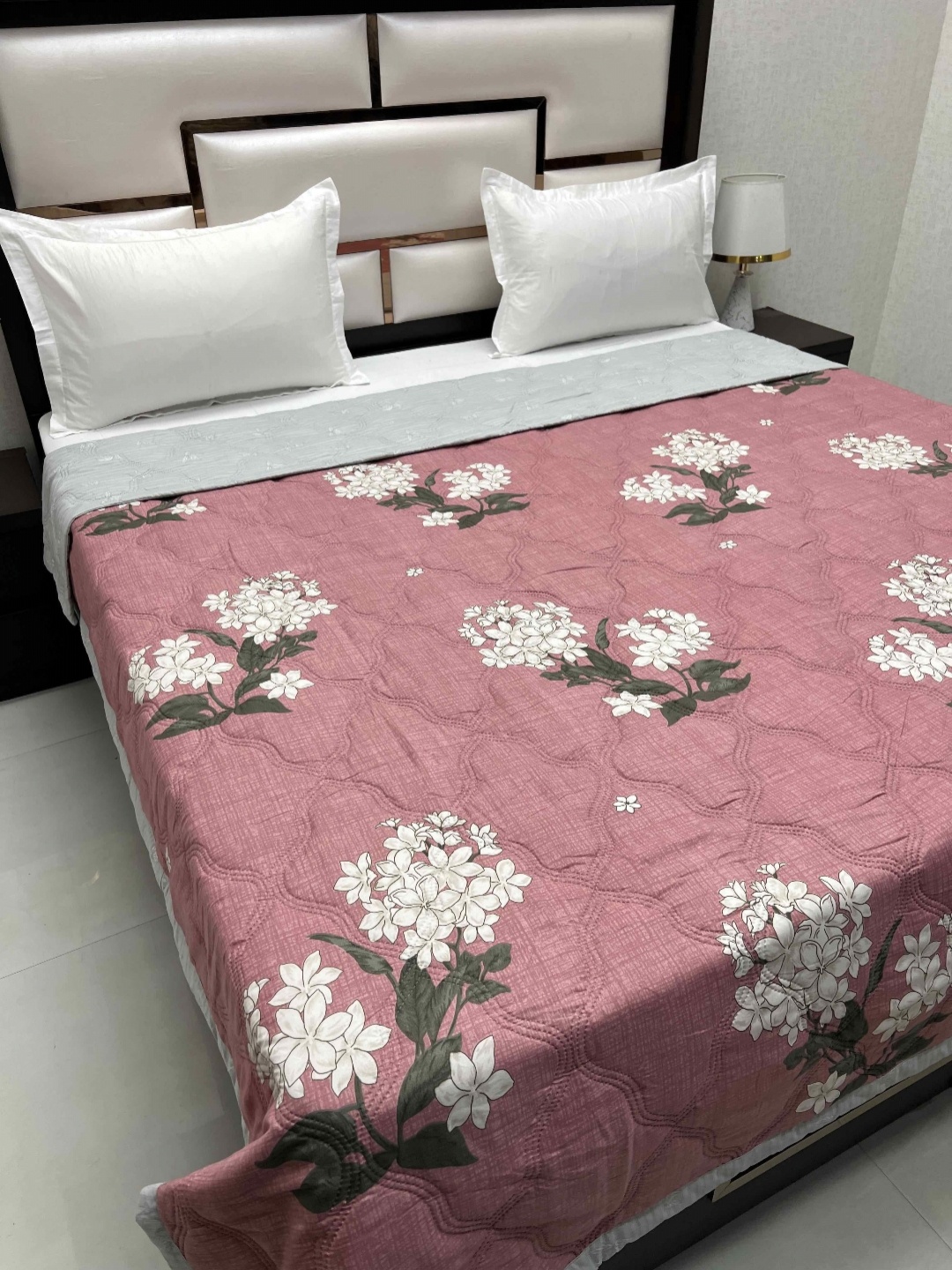 

Pure Decor Doze Maroon & White Floral AC Room Reversible King Double Bed Comforter