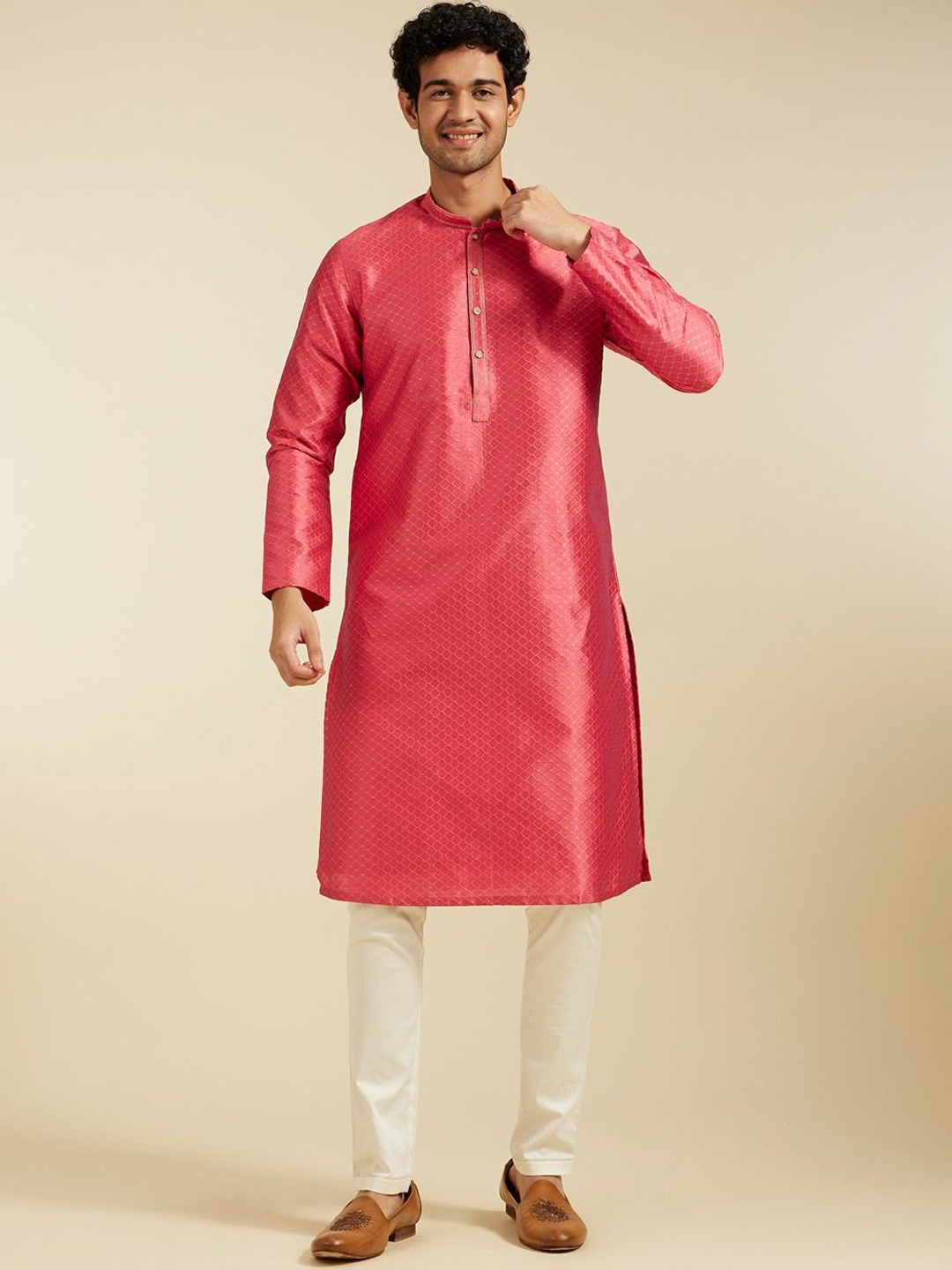 

Diwas by Manyavar Geometric Embroidered Sequinned Mandarin Collar Straight Kurta, Coral