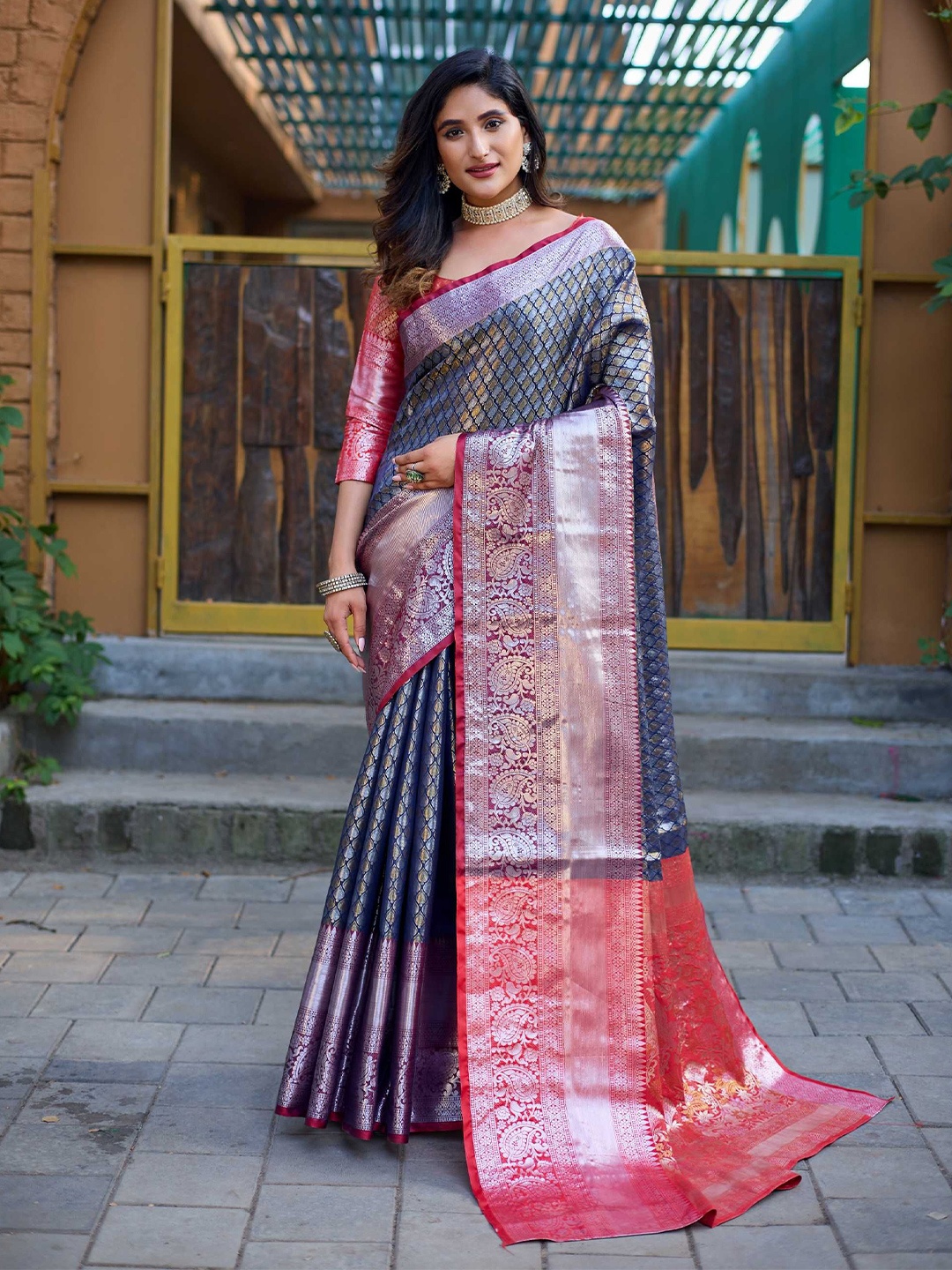 

Kandora Woven Design Zari Pure Silk Banarasi Saree, Navy blue