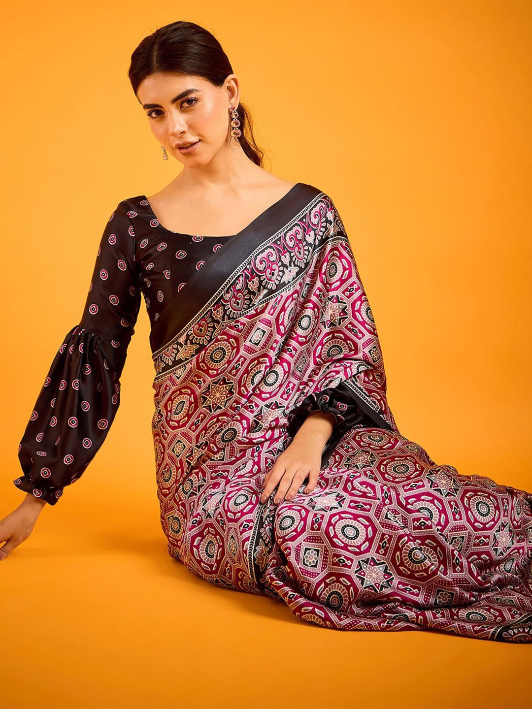 

Sangria Printed Saree With Blouse Piece, Magenta