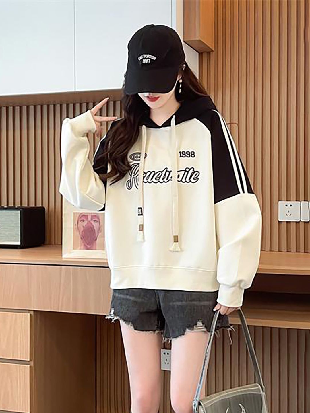 

JC Mode Women Printed Sweatshirt, Black