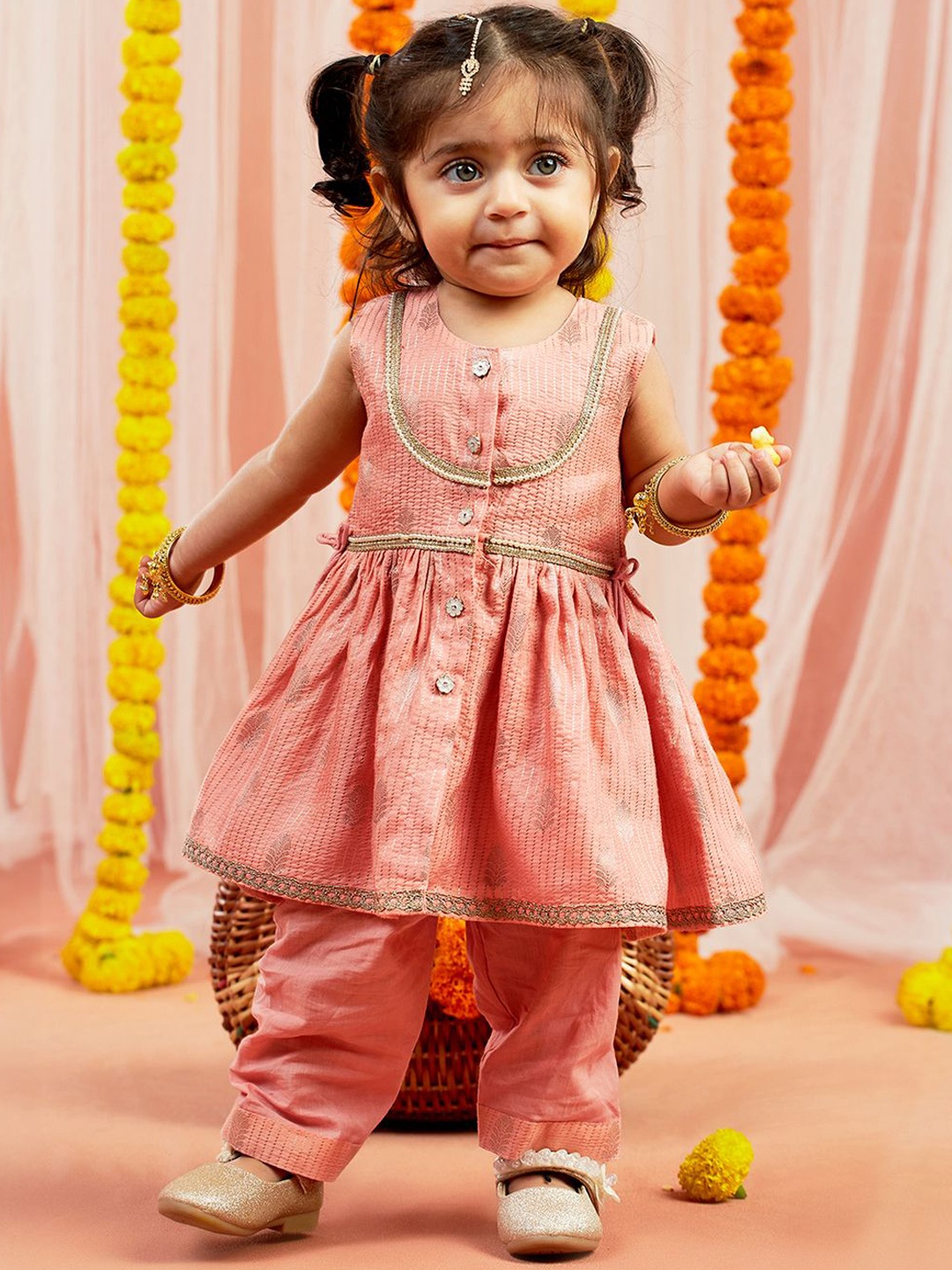 

VASTRAMAY Girls Ethnic Motifs Woven Design Pleated Kantha Work Kurta With Trousers, Pink