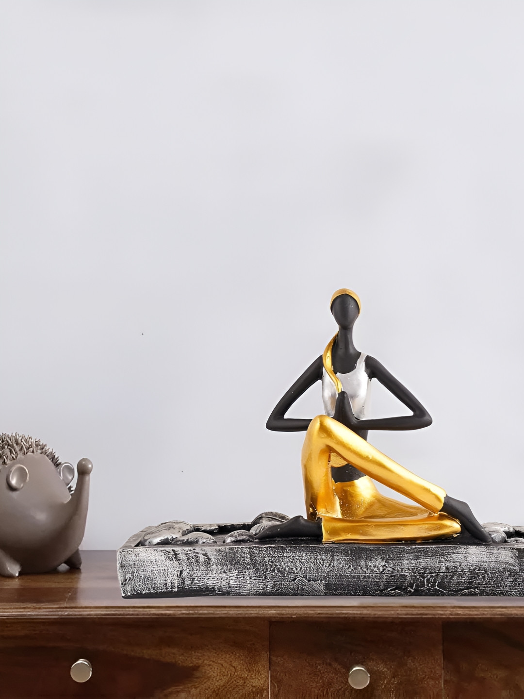 

Zart Black & White Figurine Showpiece