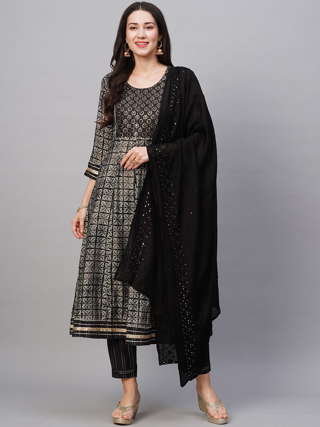 

Kiana House Of Fashion Ethnic Motifs Printed Mirror Work Pure Cotton Anarakli Kurta Set, Black